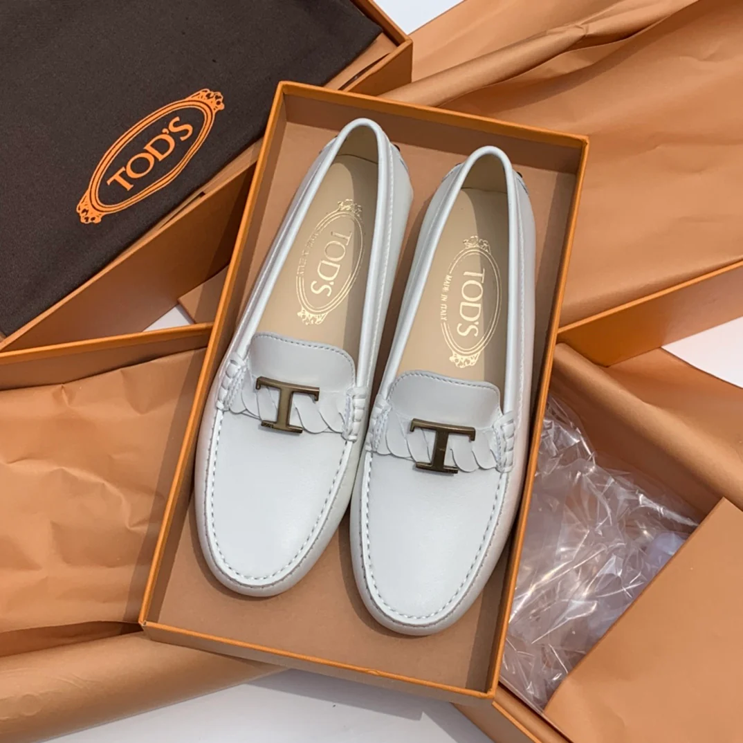 Tod's - Футболки с перекрученным низом - Лоферы - Обувь без шнурков