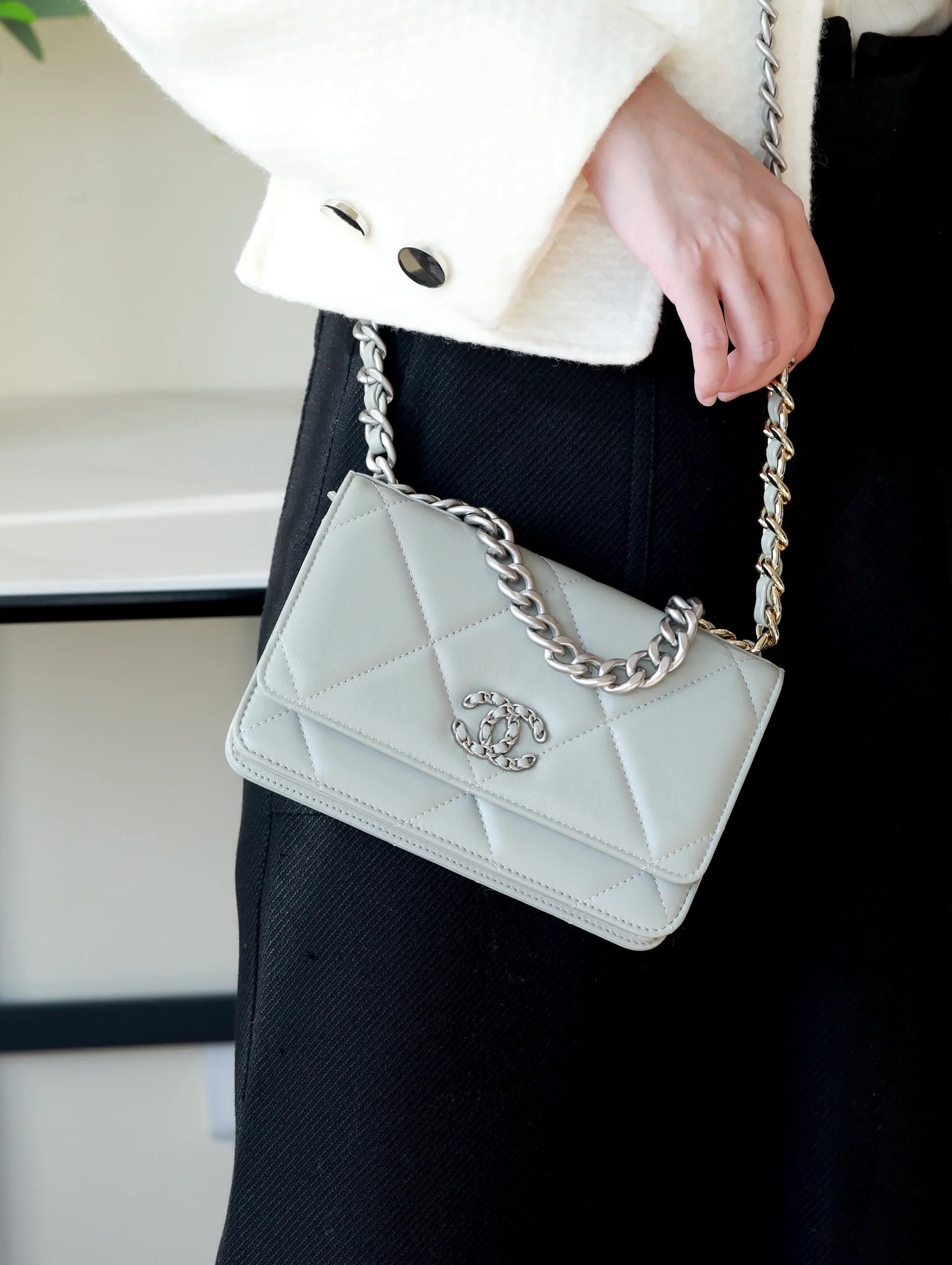 Chanel 19 серии WOC - серые с серебряной пряжкой