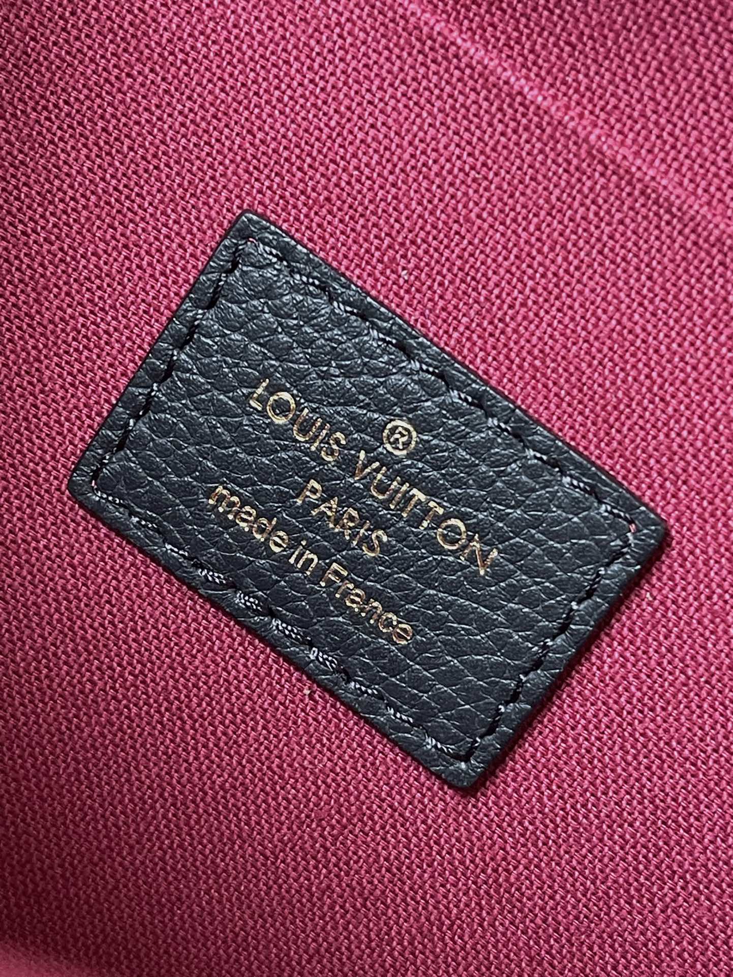 m64064-LV-pochette-felicie-empreinte сумка через плечо с тиснением - черная сетчатая версия