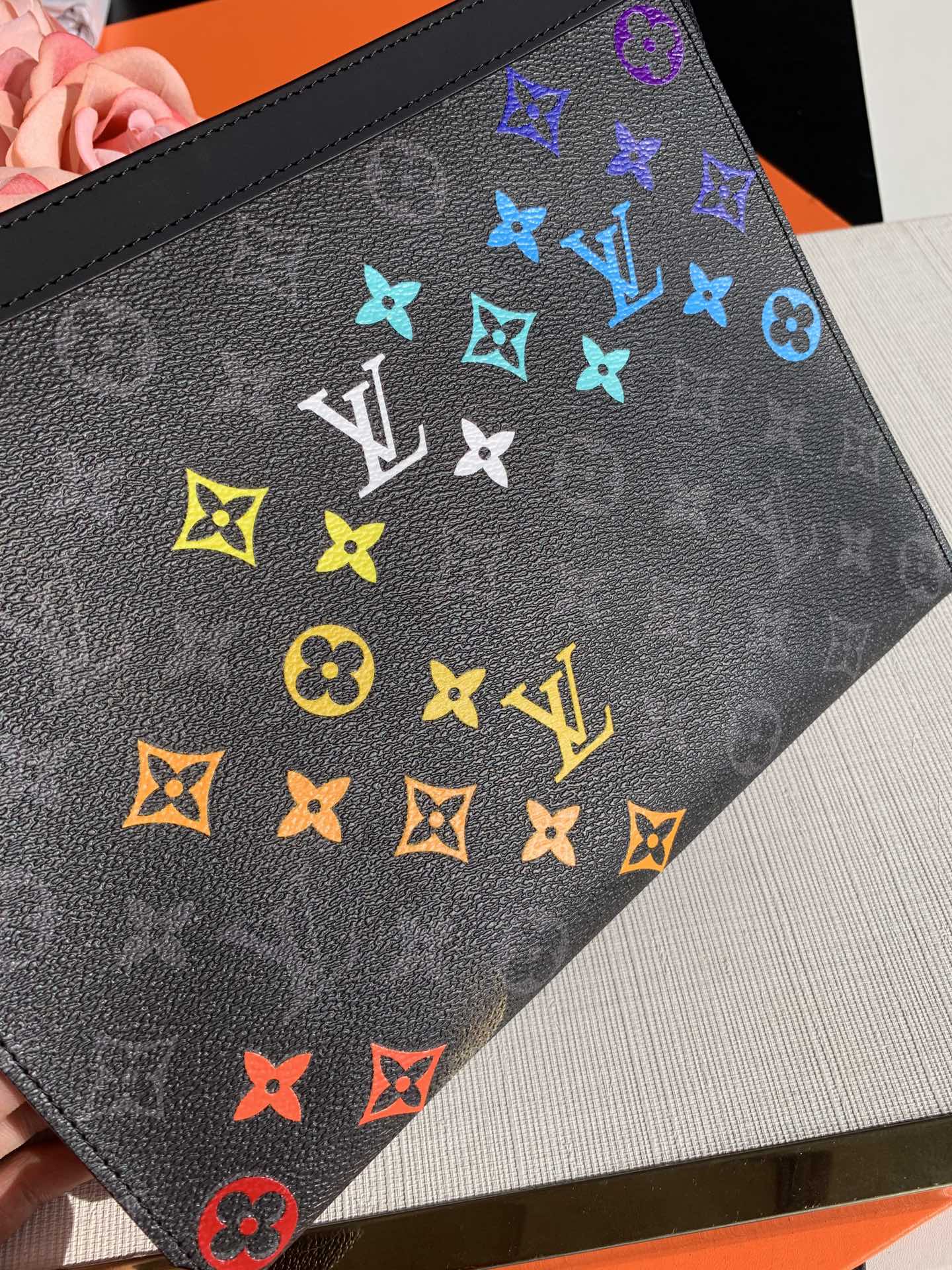 lv-m61692-Радужное сцепление