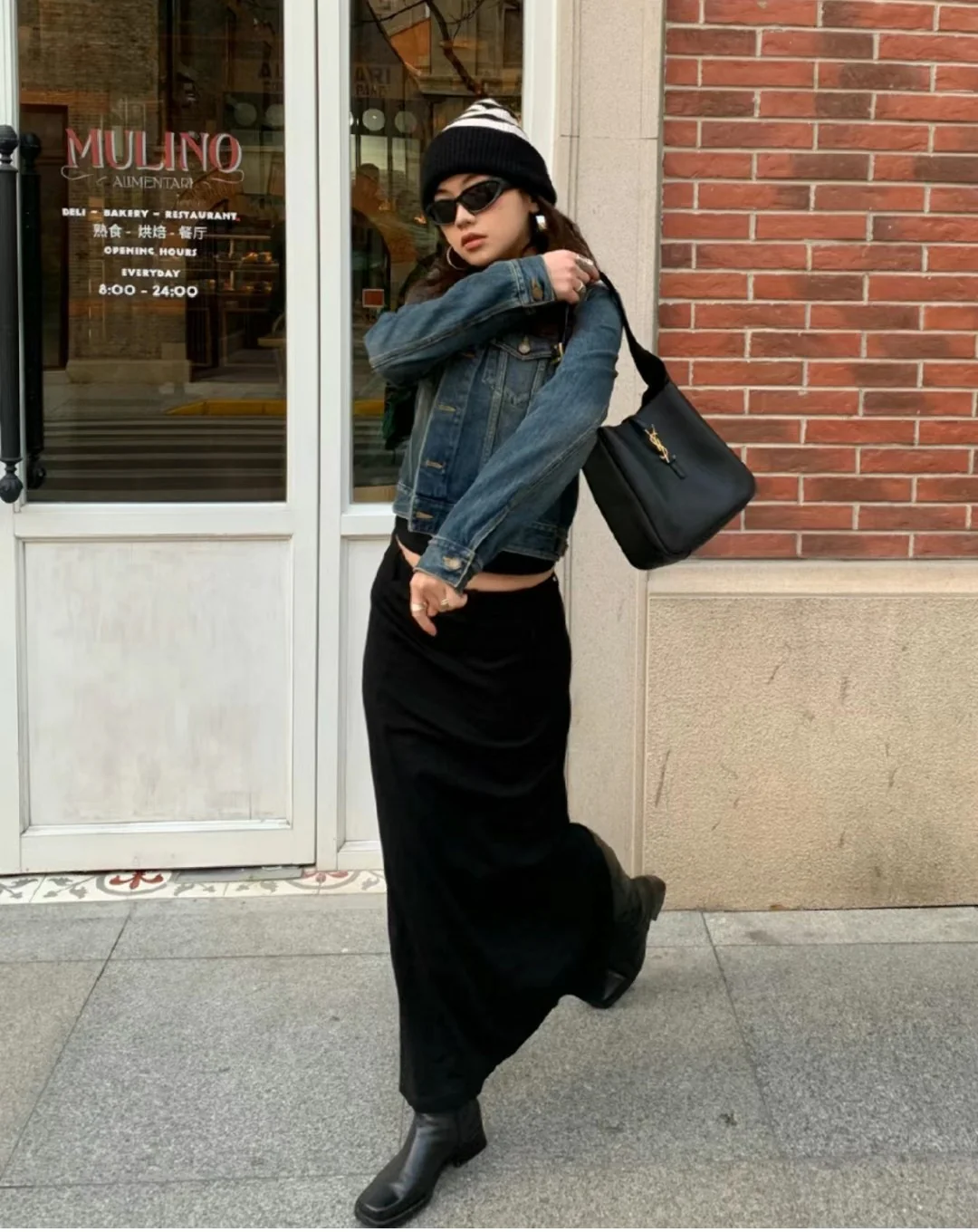 Сумка-хобо YSL Le 5 A 7 Soft, черная - Body Image