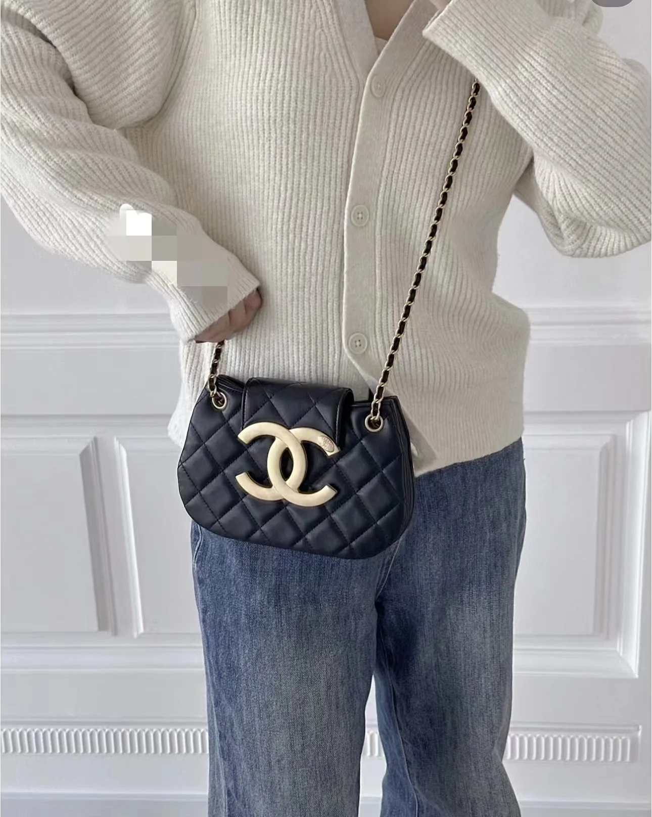 Chanel - Новая большая сумка-мессенджер с двойной буквой C - Черная