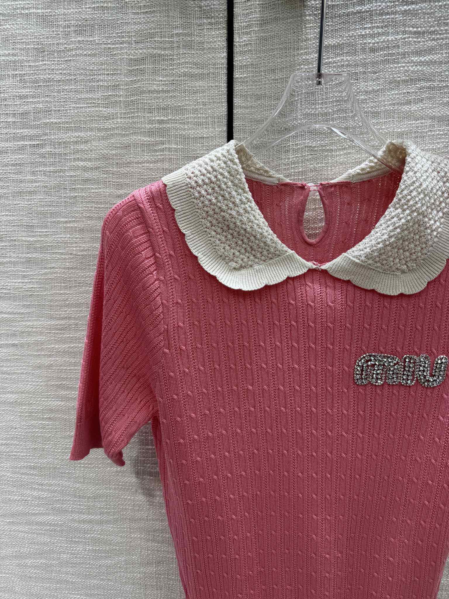 Miu Miu - 2404 - Плотный вязаный топ с короткими рукавами и воротником 