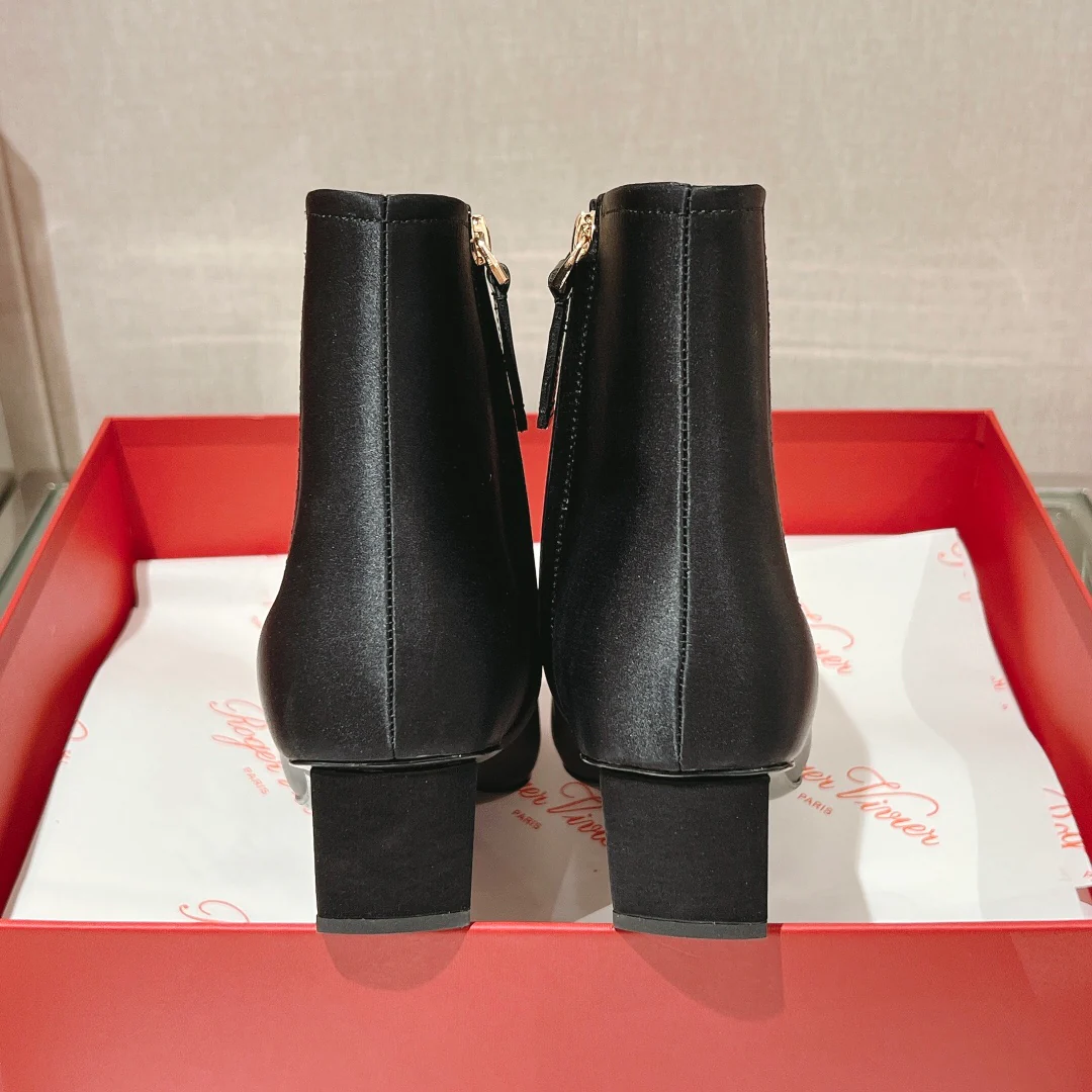 RV Shoes - Ботильоны на низком каблуке, украшенные стразами - 1