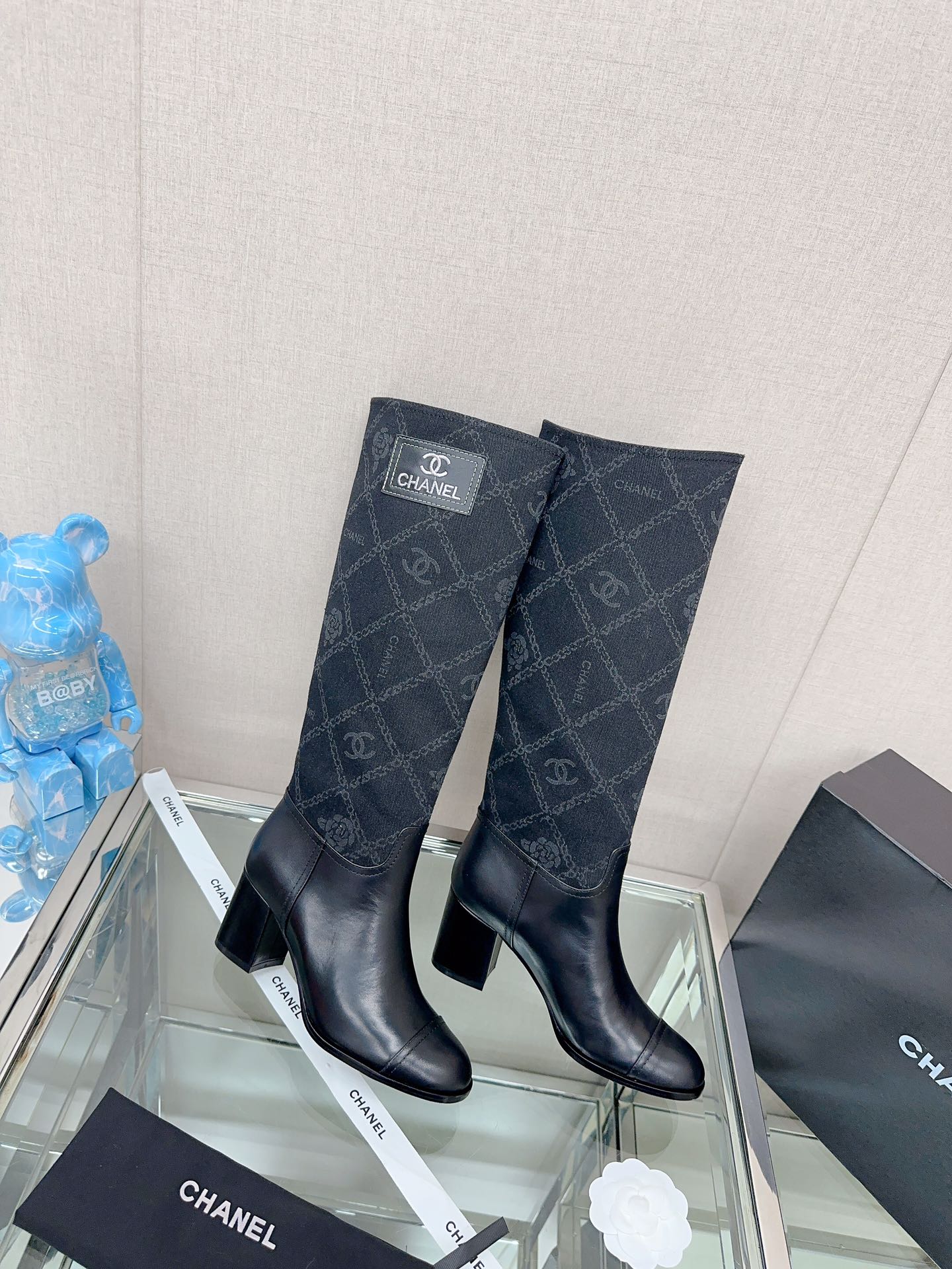 Новинка сезона осень/зима 2023 от Chanel - Ботинки на массивном каблуке - Черные