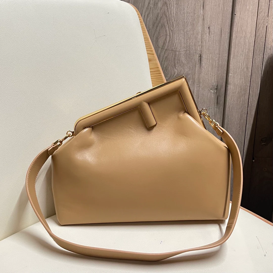 Средняя кожаная сумка Fendi-first бежевого цвета