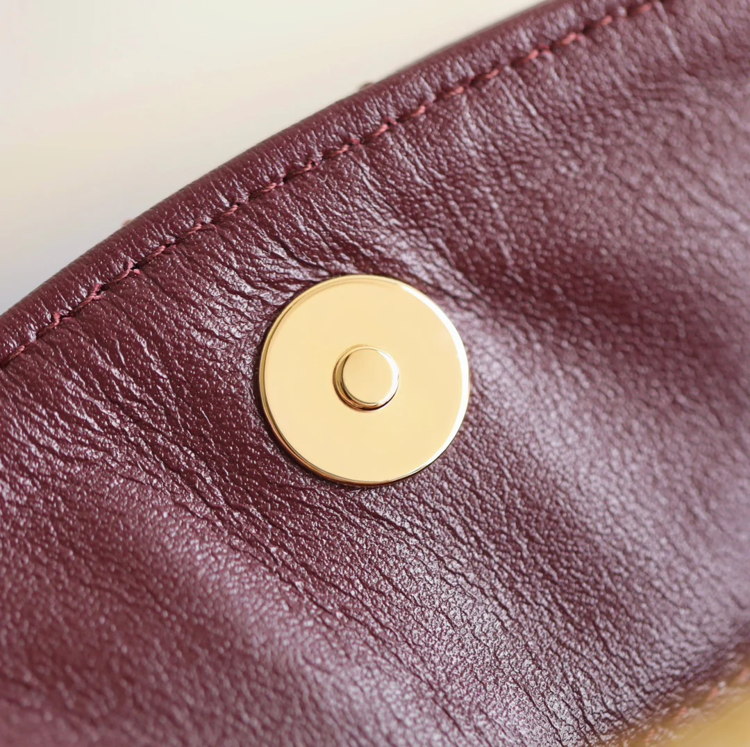 Сумка-хобо Chanel с витой ручкой - бордовая