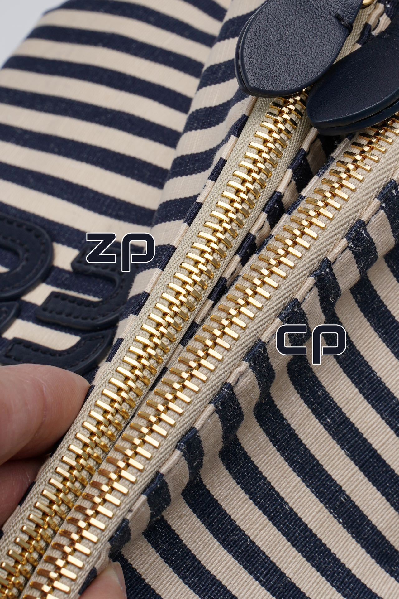 Miu Miu - Косметичка/сумка для ланча из жаккардовой ткани - Сравнительные фотографии