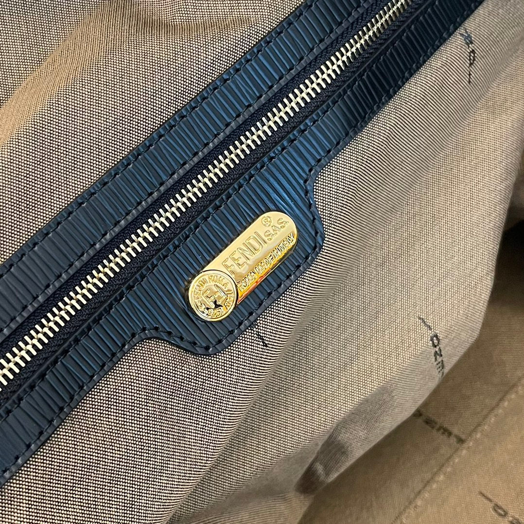 Винтажная дорожная сумка Fendi Monogram