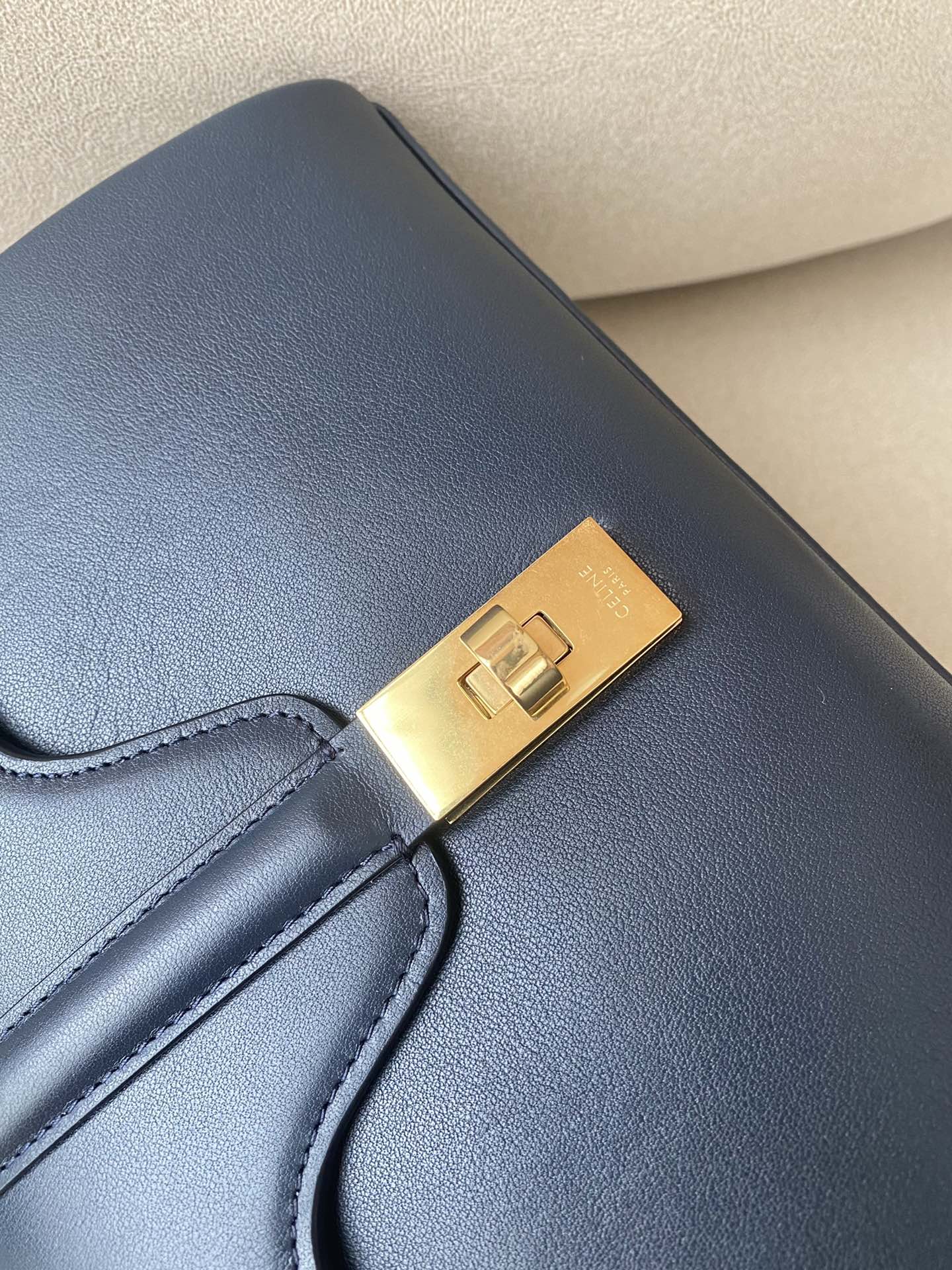 Сумка Celine Teen Soft из телячьей кожи с зернистой текстурой (16 оттенков) - 5