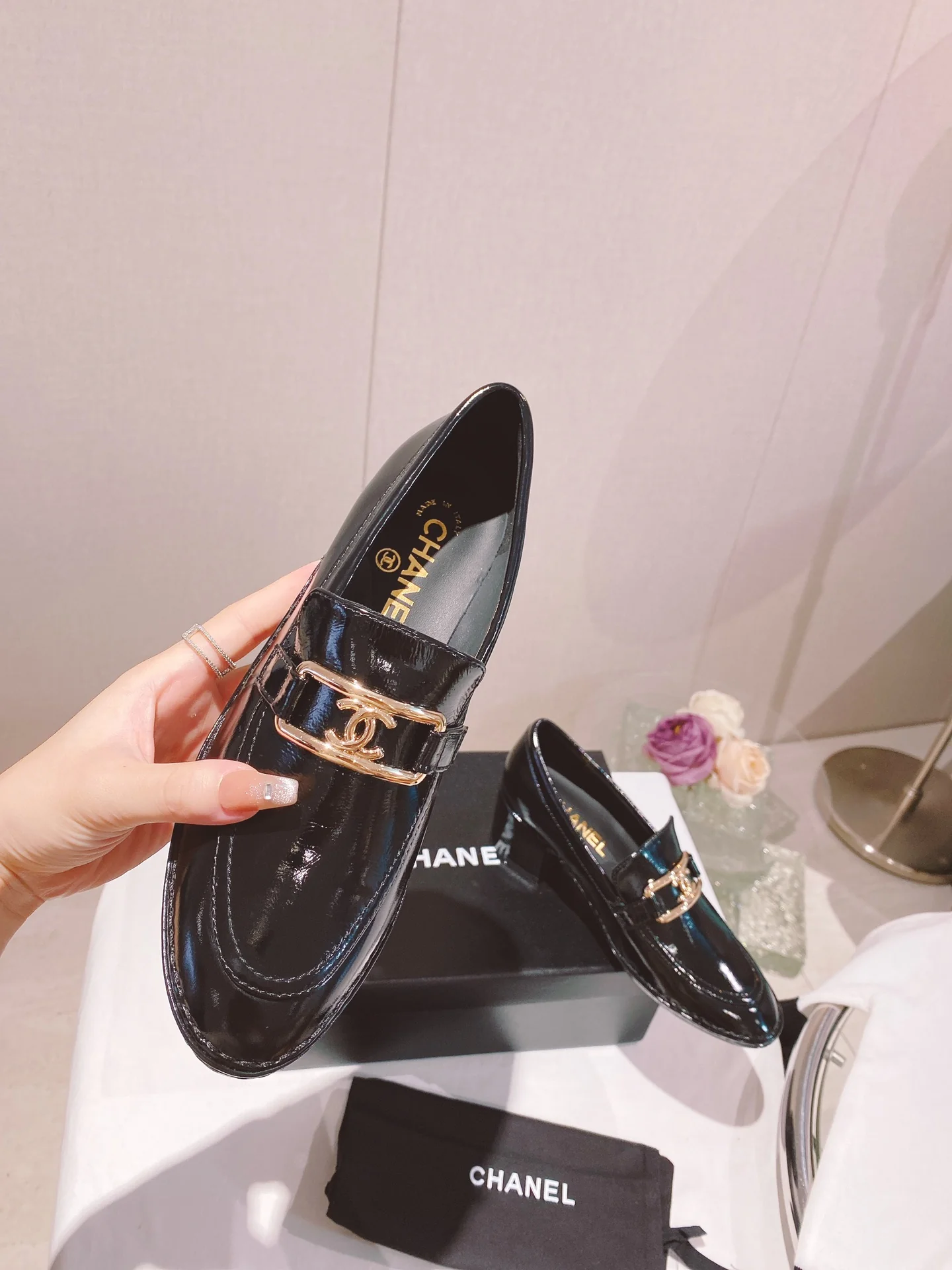 Кожаные лоферы на высоком каблуке Chanel из коллекции осень/зима 2022 - Высота каблука 5,5 см - Размеры 35-39-40-41 - Изготовлены на заказ - 1