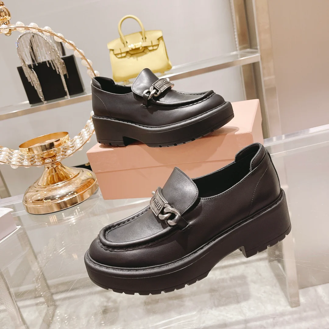 Miu Miu - Новинка сезона осень/зима 2022 - Кожаные лоферы на платформе в стиле ретро