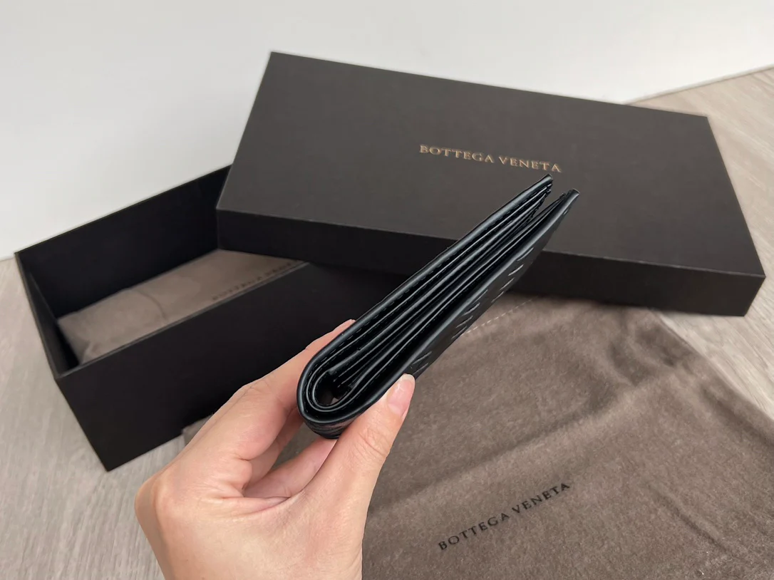 BV-中宽 编织 两折扣短夹 牛皮 11.5x9.5cm