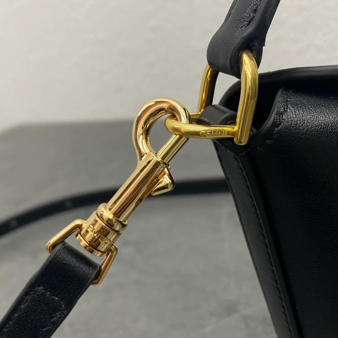 Миниатюрная кожаная сумка-ведро Celine Triomphe - черная