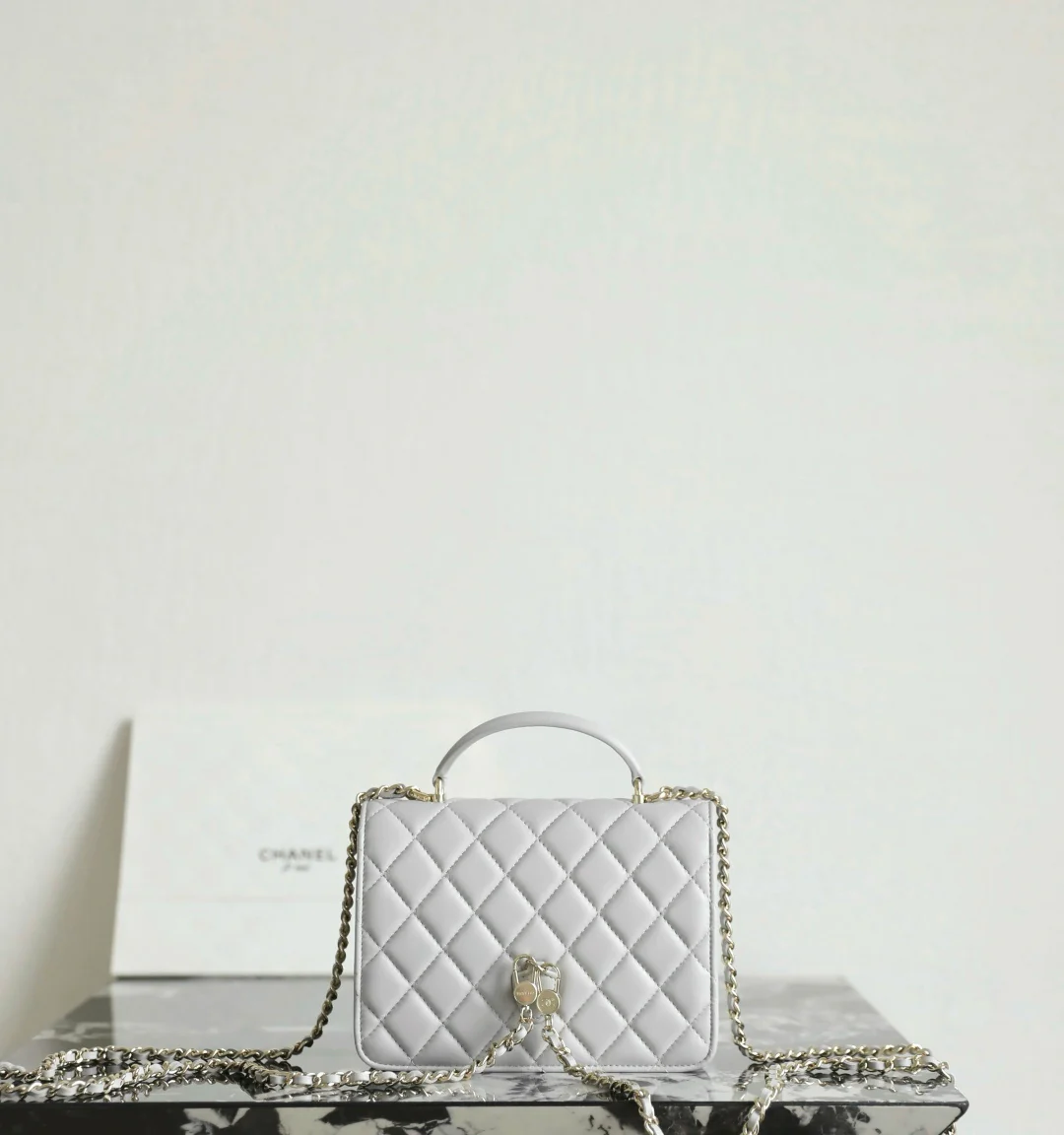 Многофункциональный рюкзак Chanel весна/лето - светло-серый - с золотой пряжкой