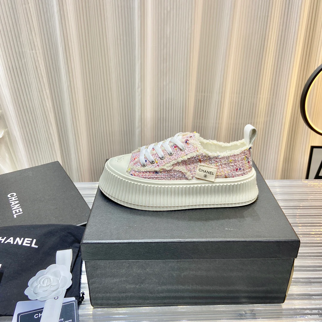 Ковшеобразные туфли на платформе от Chanel - повседневная обувь