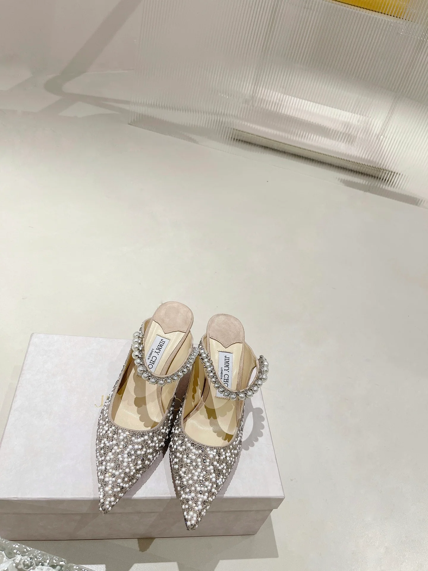 Туфли на высоком каблуке Jimmy с острым носком и жемчужной отделкой - 6-5 см - серебристые