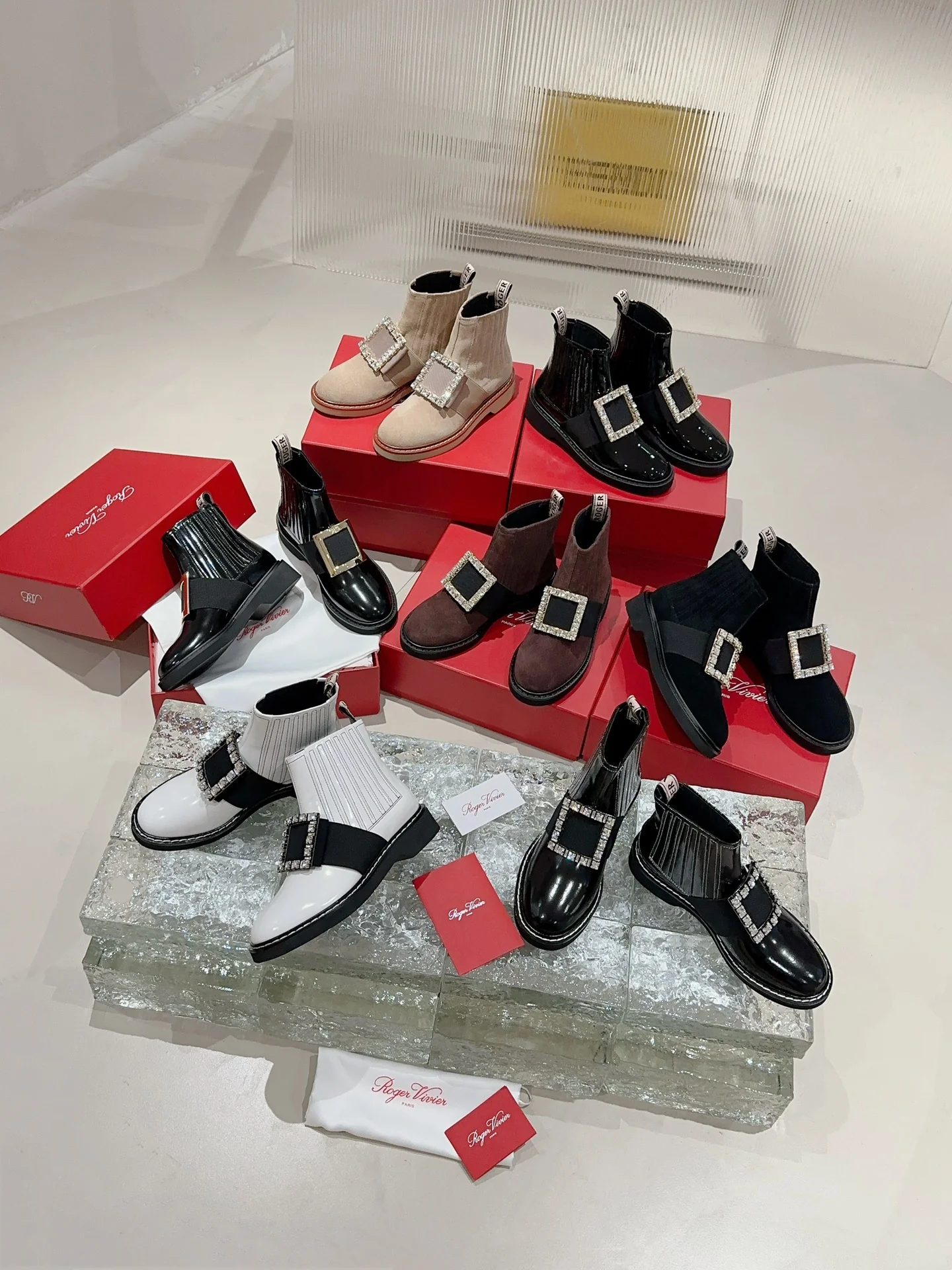 Туфли с квадратным носком и пряжкой - 2024 - Ботильоны с металлической пряжкой - Изображение из коллекции - 1