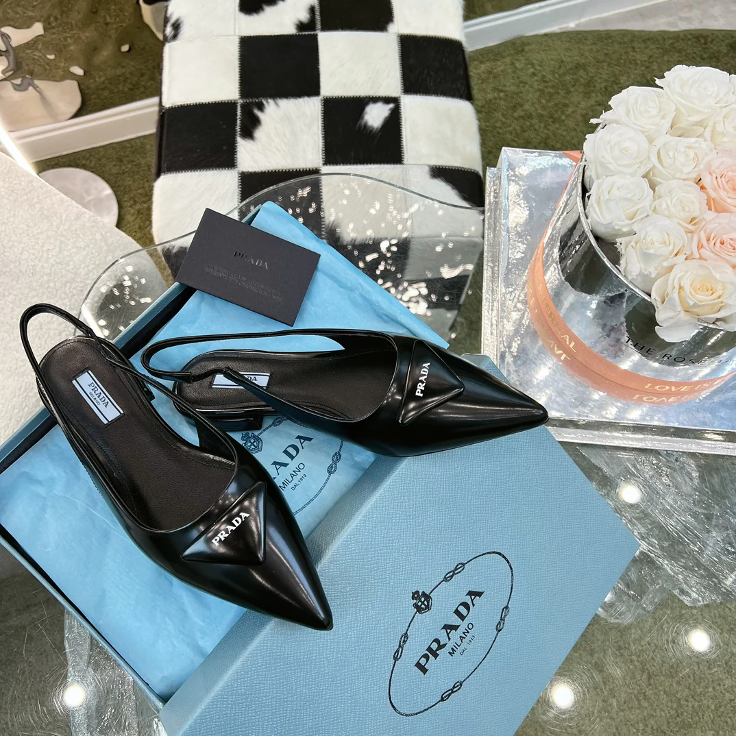 Prada Весна/Лето 2023 - Мюли с острым носком - Черные