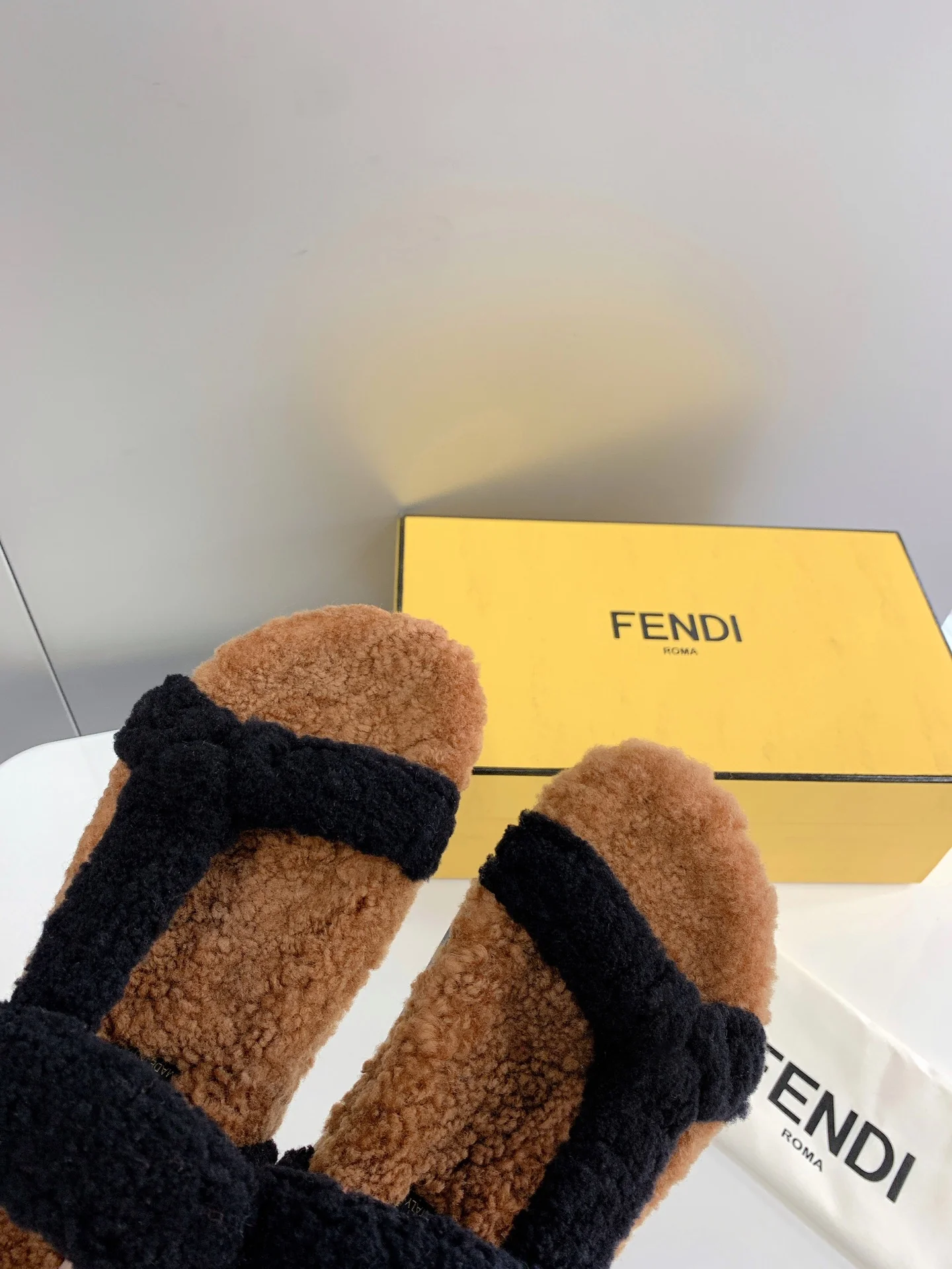 Fendi - Мягкие сандалии - Коричневые - Черные