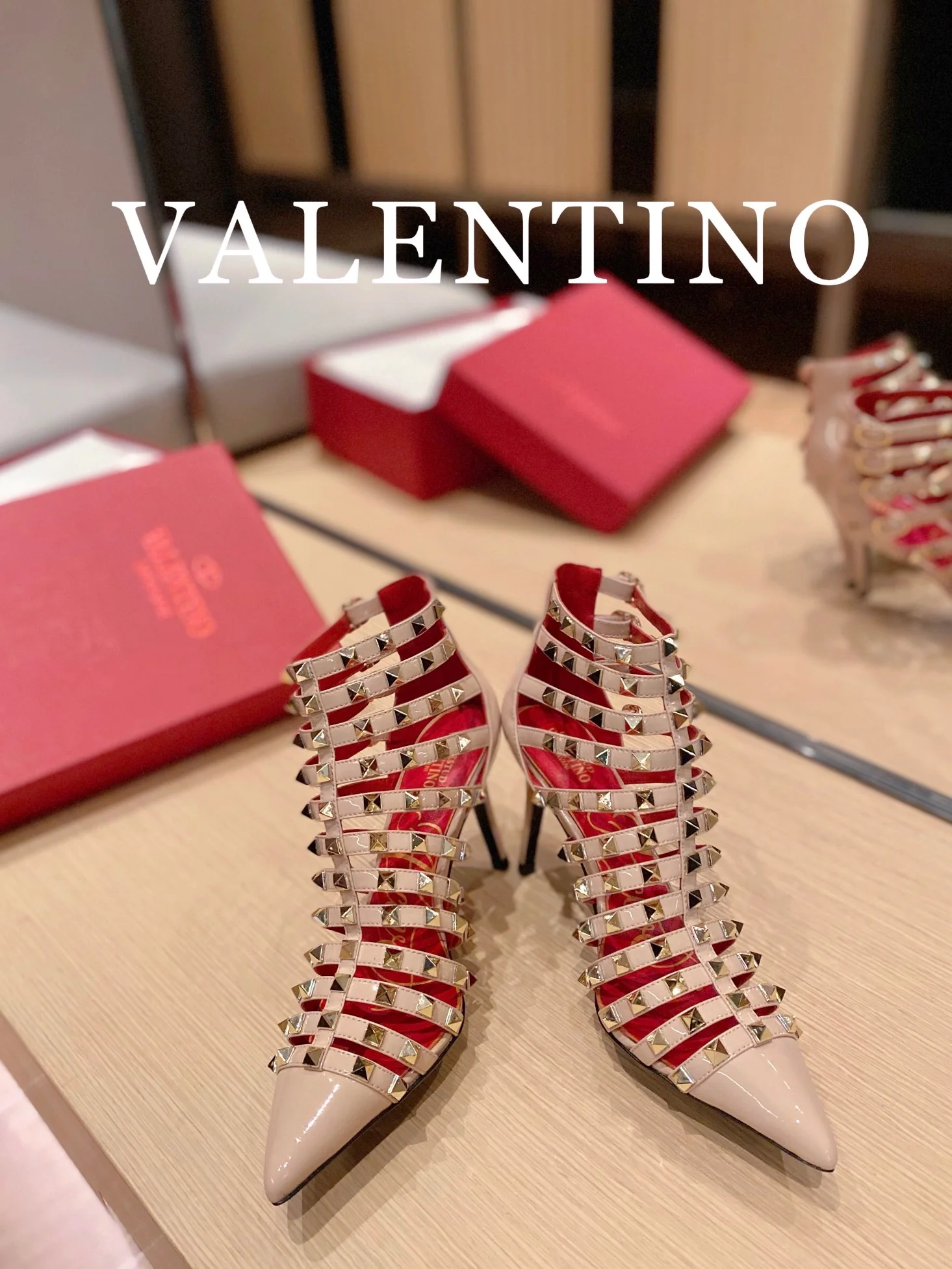 Valentino - Абрикосовые римские туфли на высоком каблуке