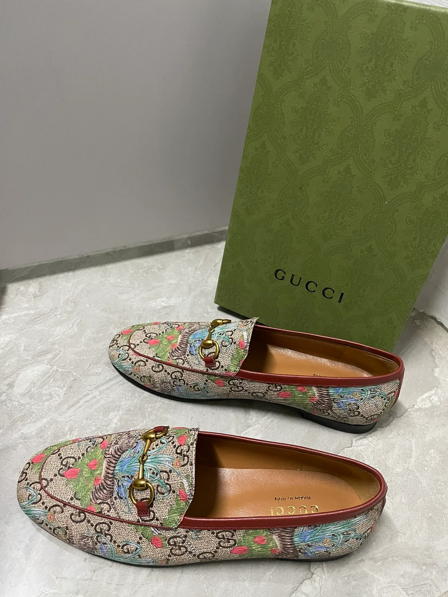Лоферы из новогодней коллекции Gucci 2022 года