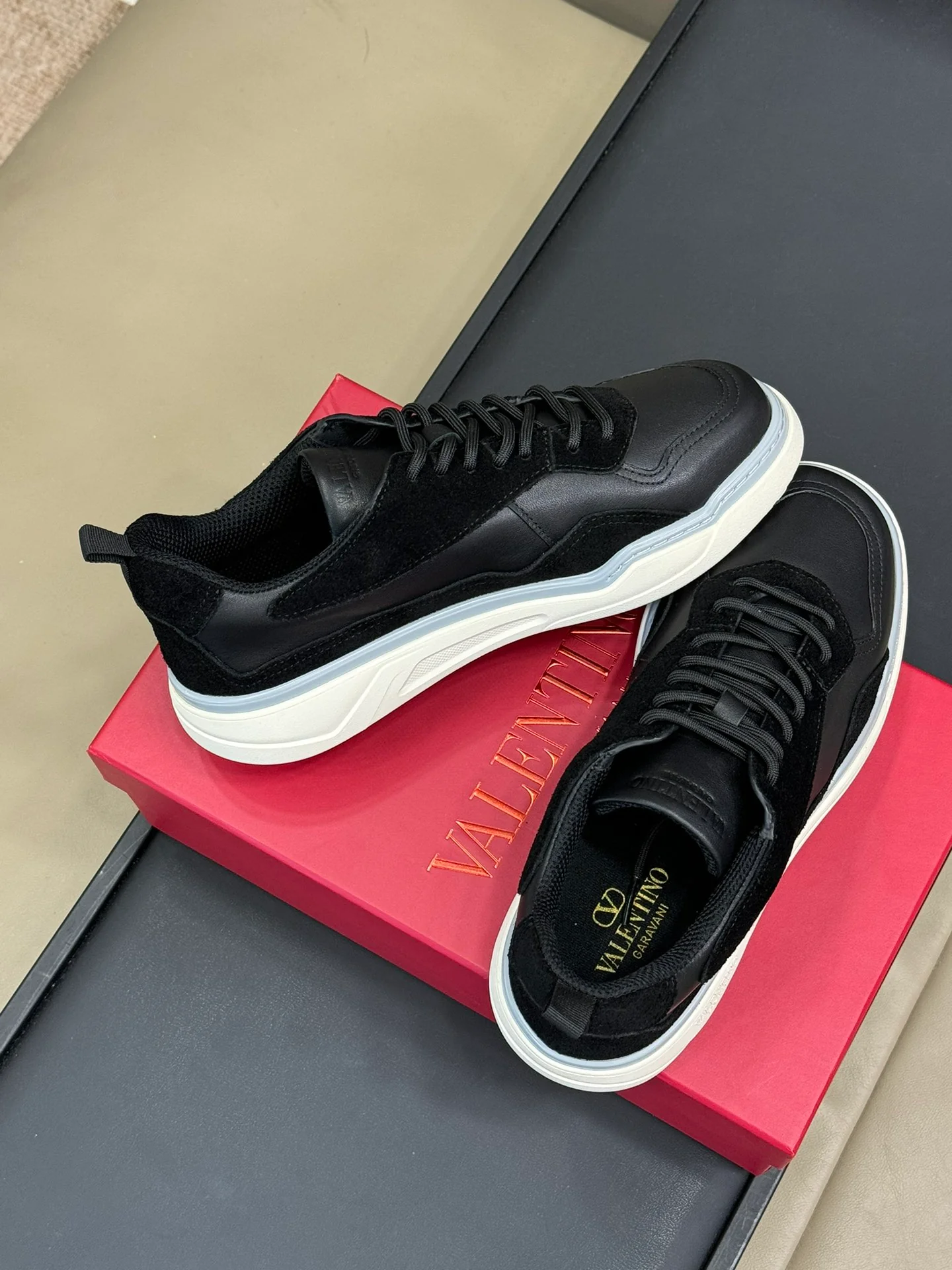 Кроссовки Valentino 2024 — черные