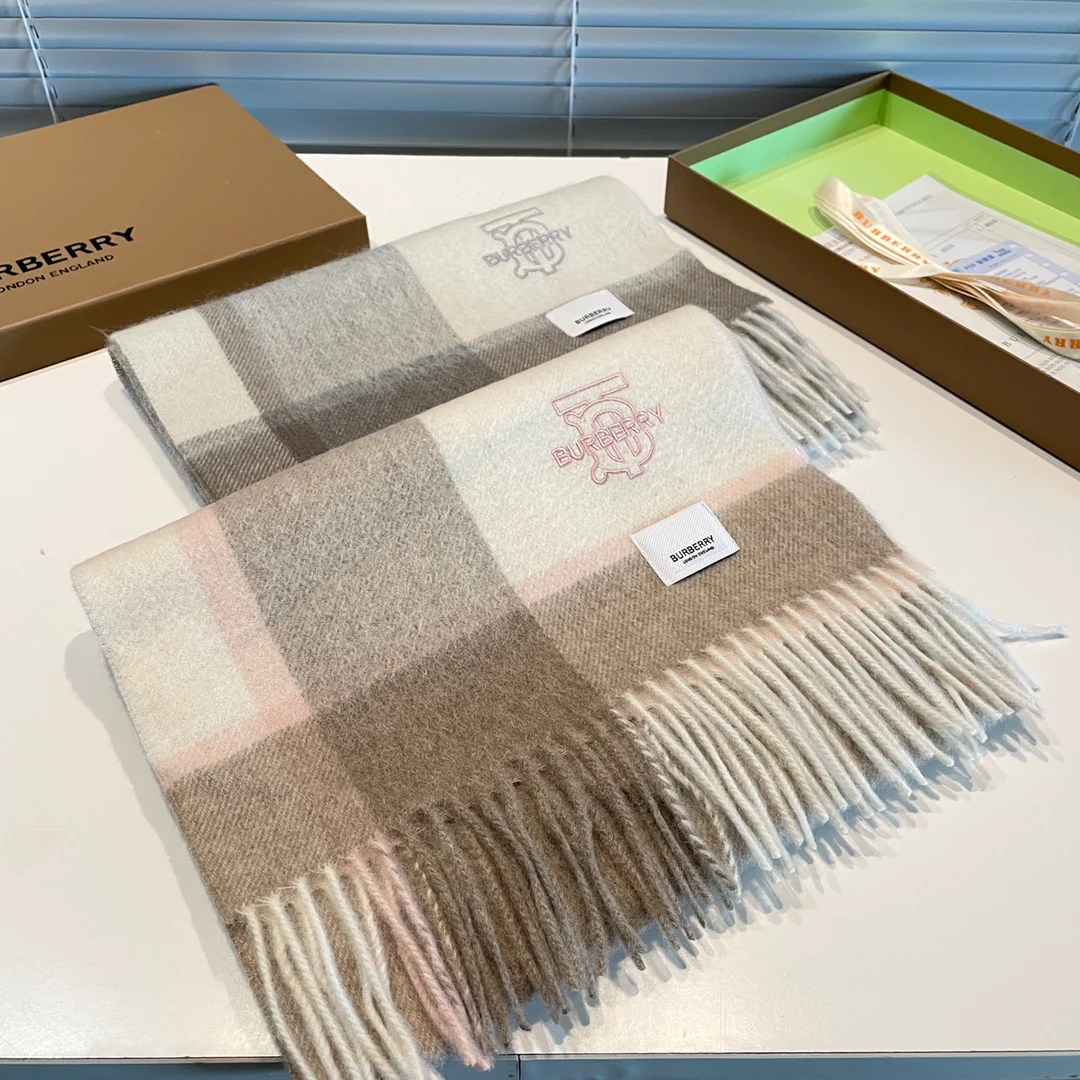 Классический кашемировый клетчатый шарф Burberry с узором 