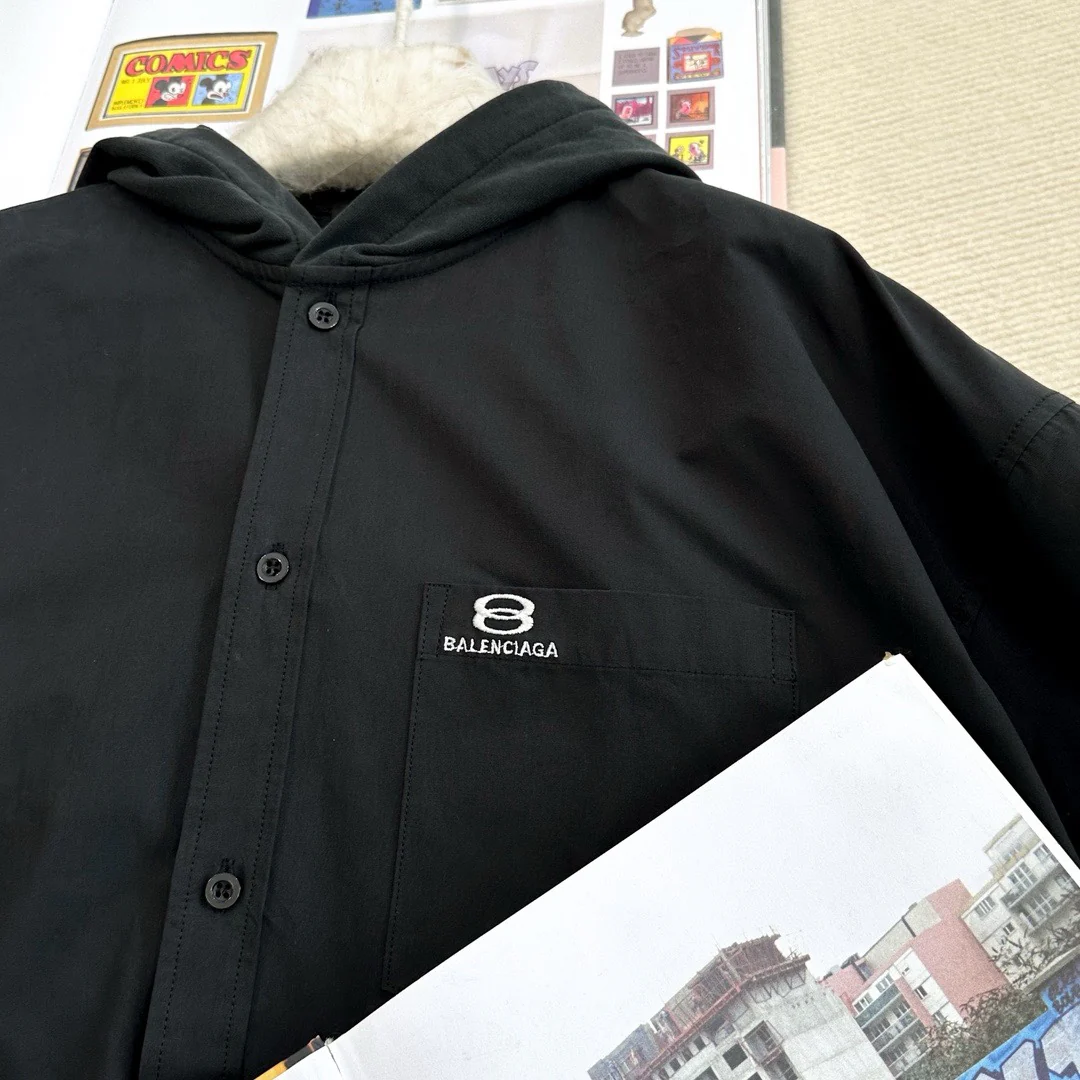 Balenciaga - 2403 - Черная свободная рубашка с капюшоном из искусственной кожи - Весна/Лето 2024 - Унисекс