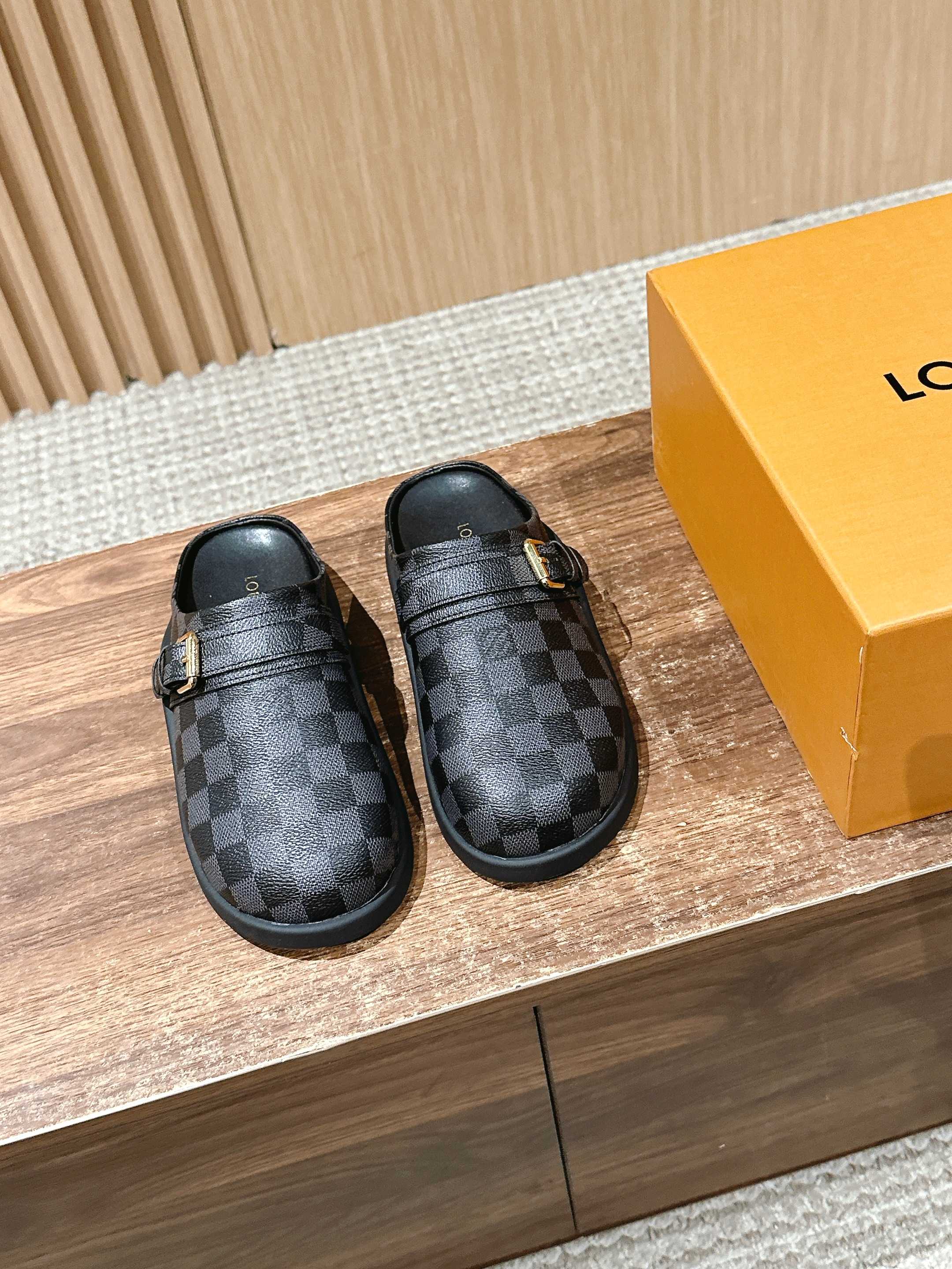 Новинка LV 2025 - Биркенштоки - Клетчатый узор - Черные