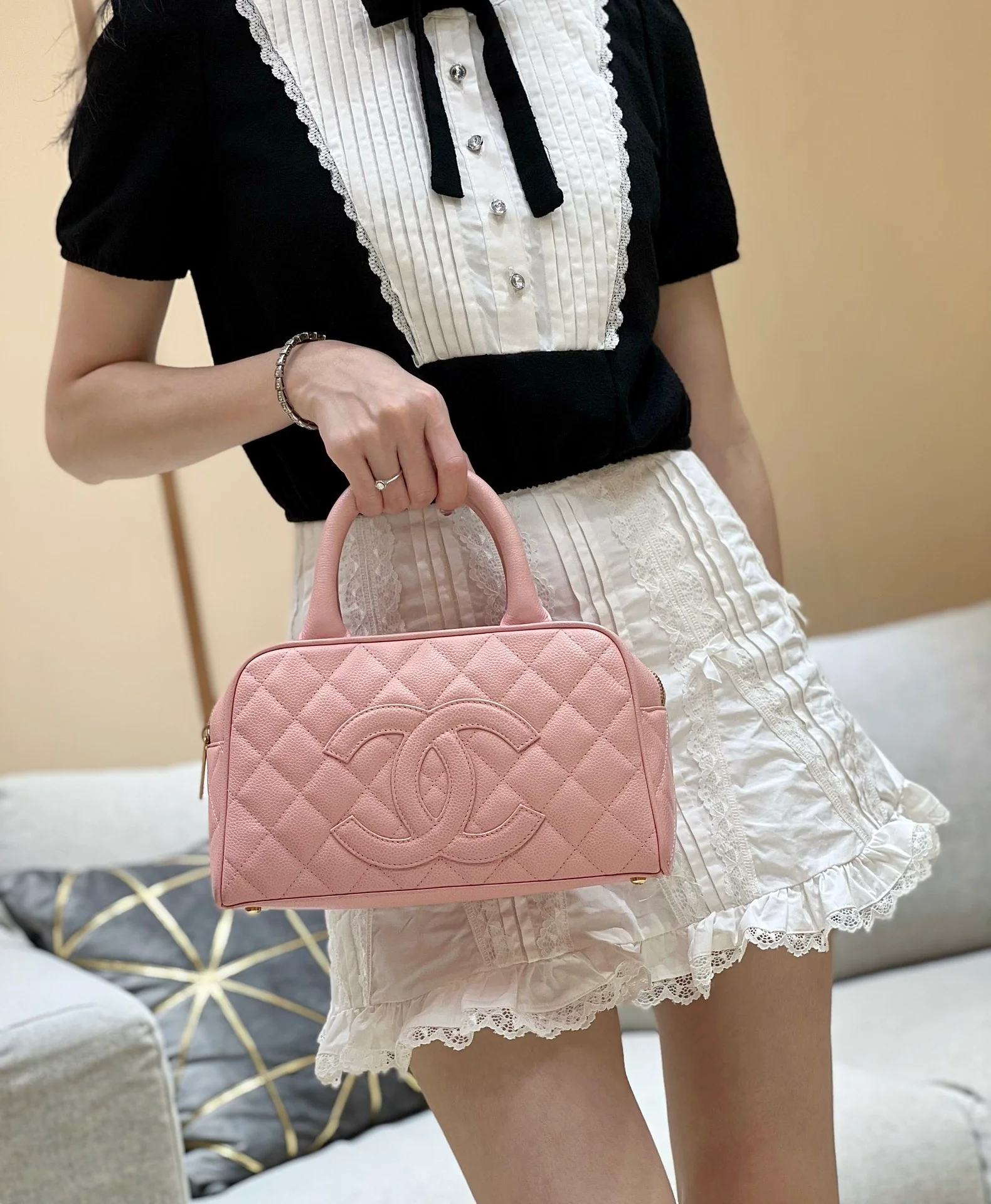 Винтажная сумка-боулинг Chanel из икры, розовая.