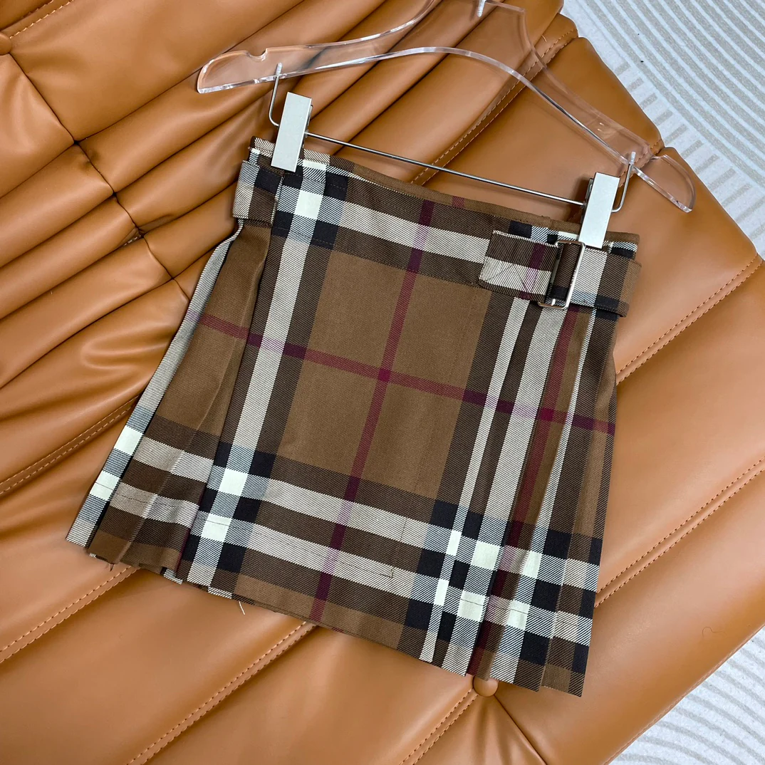 Burberry - 2403 - Новинка начала весны: клетчатая плиссированная мини-юбка с поясом.