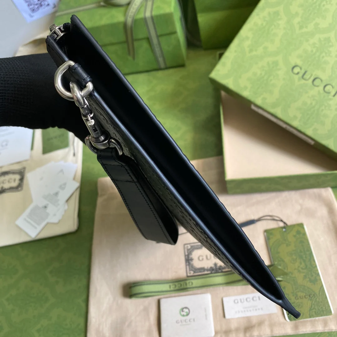 Gucci 压花皮手拿包