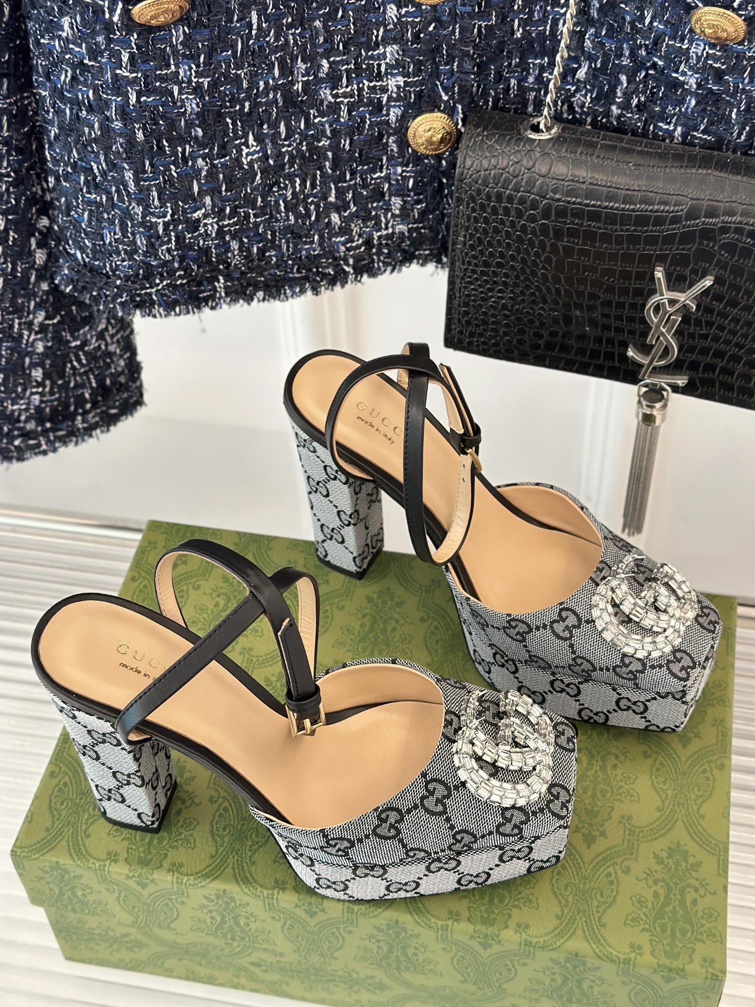 Босоножки на высоком каблуке Gucci 2024 — серые