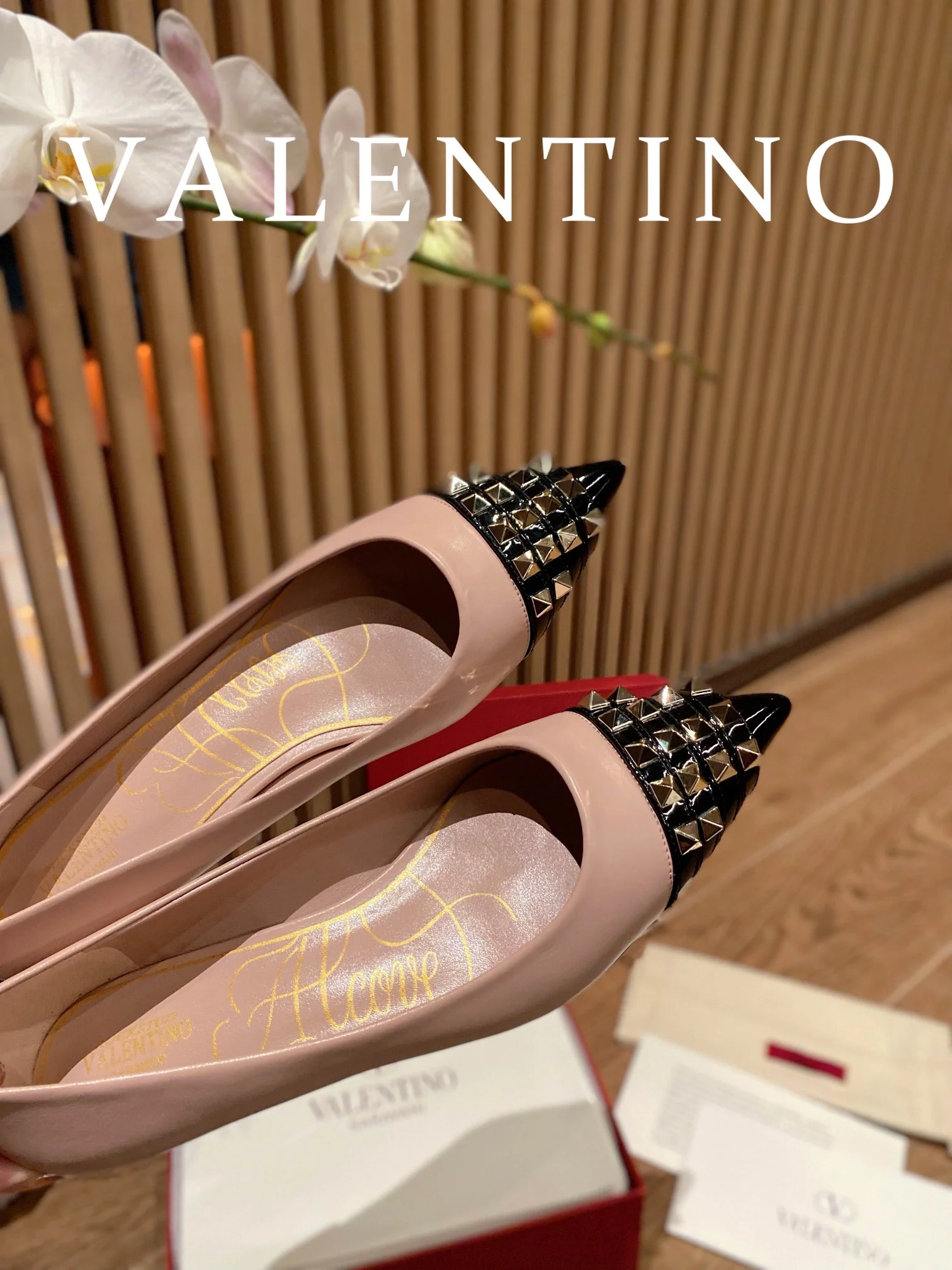 Valentino - Абрикосовые балетки с острым носком - 1