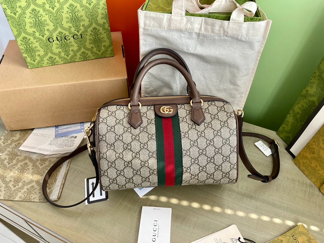 Большая классическая сумка-бостон Gucci с логотипом - коричневая.