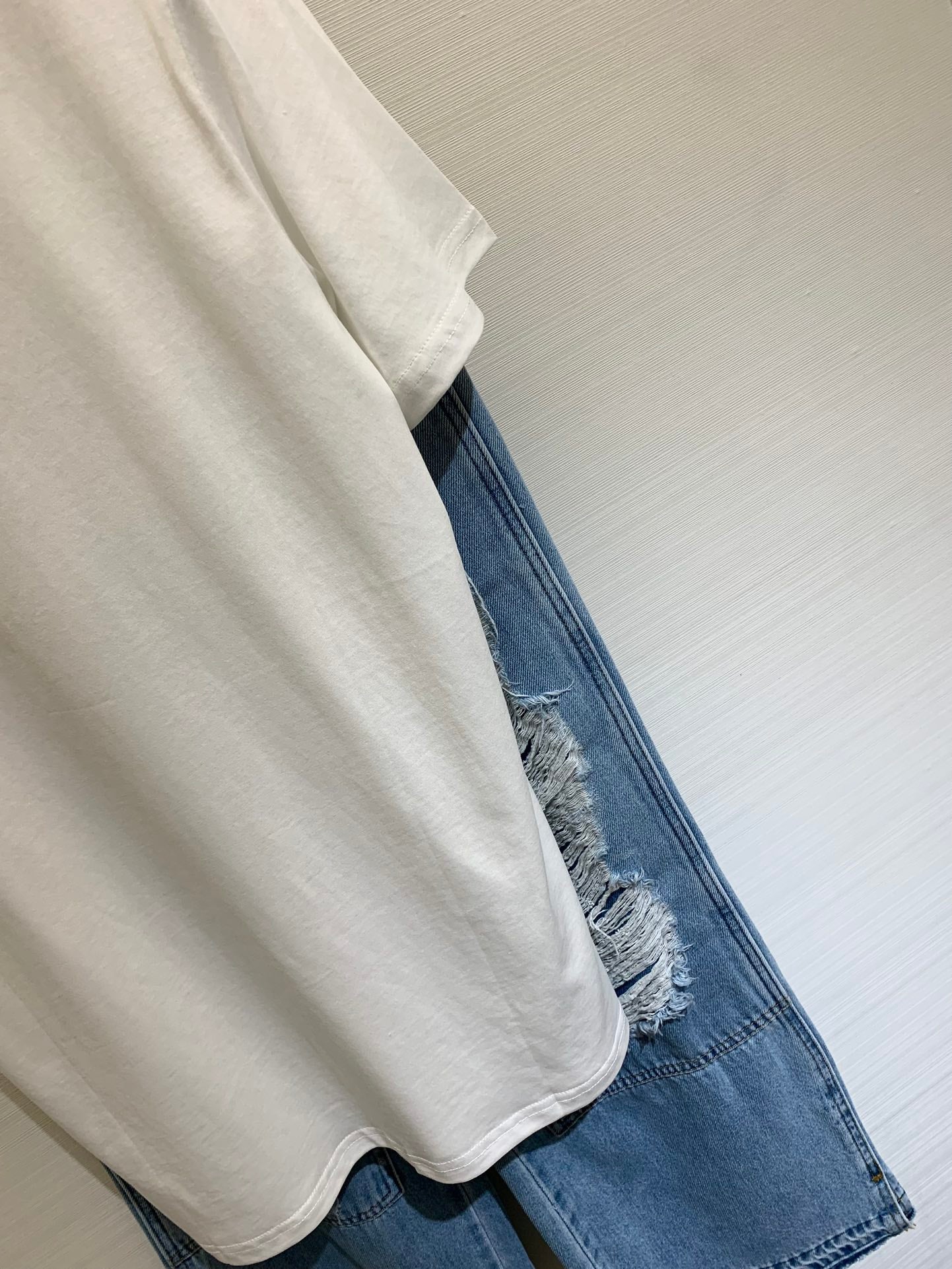 Футболка Chanel 2404 Весна/Лето в винтажном стиле, с вышивкой, квадратным вырезом, коротким рукавом, белая.