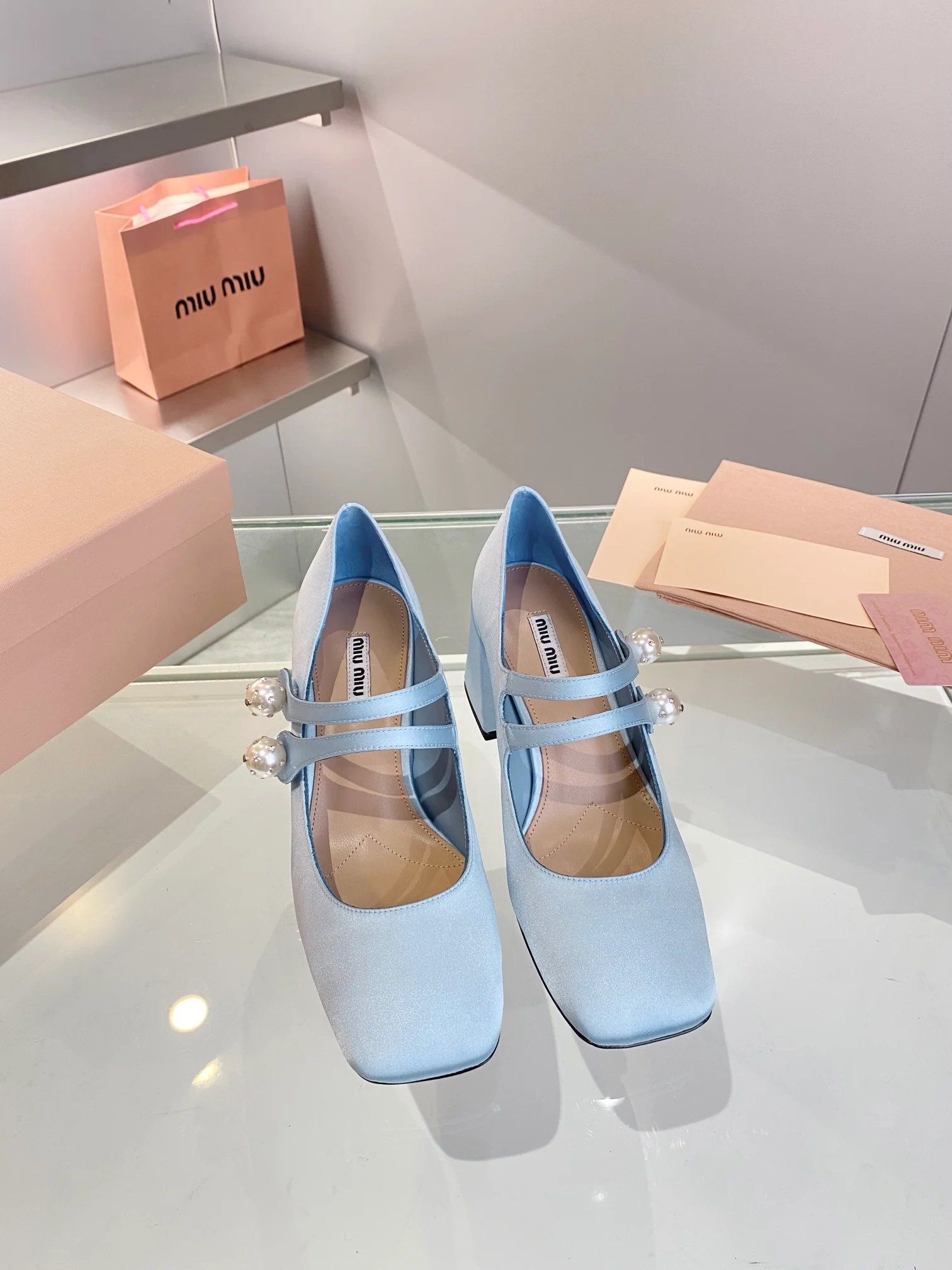 Новинка весны 2022 года от Miu Miu - Туфли на массивном каблуке - Синие