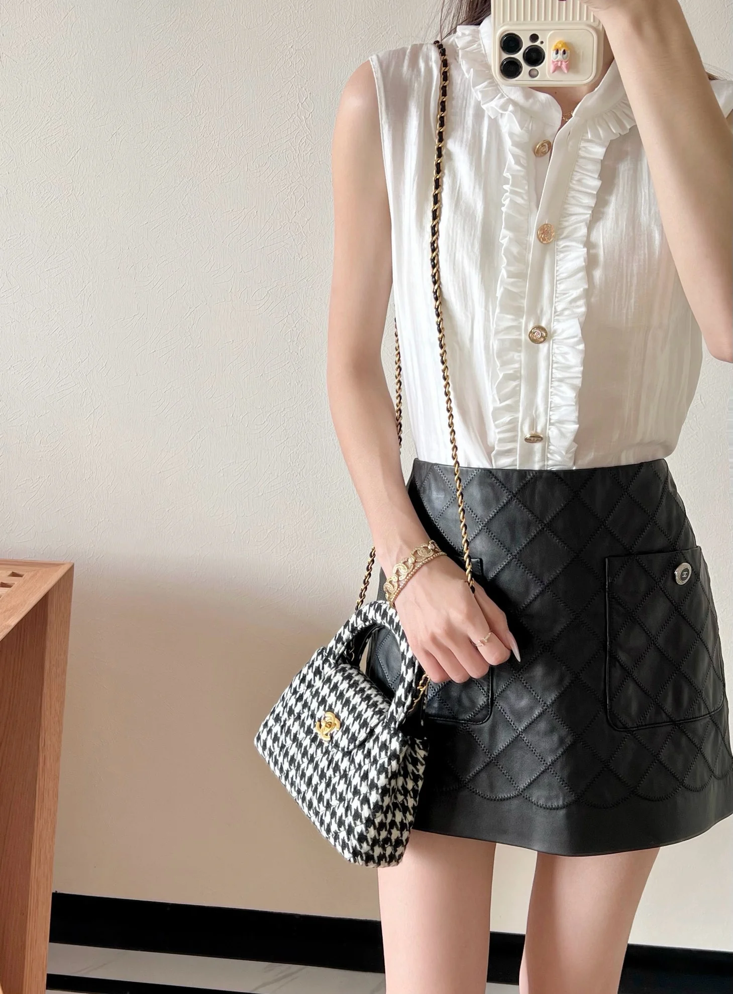 Сумка Chanel Kelly на цепочке с узором ?гусиная лапка?.