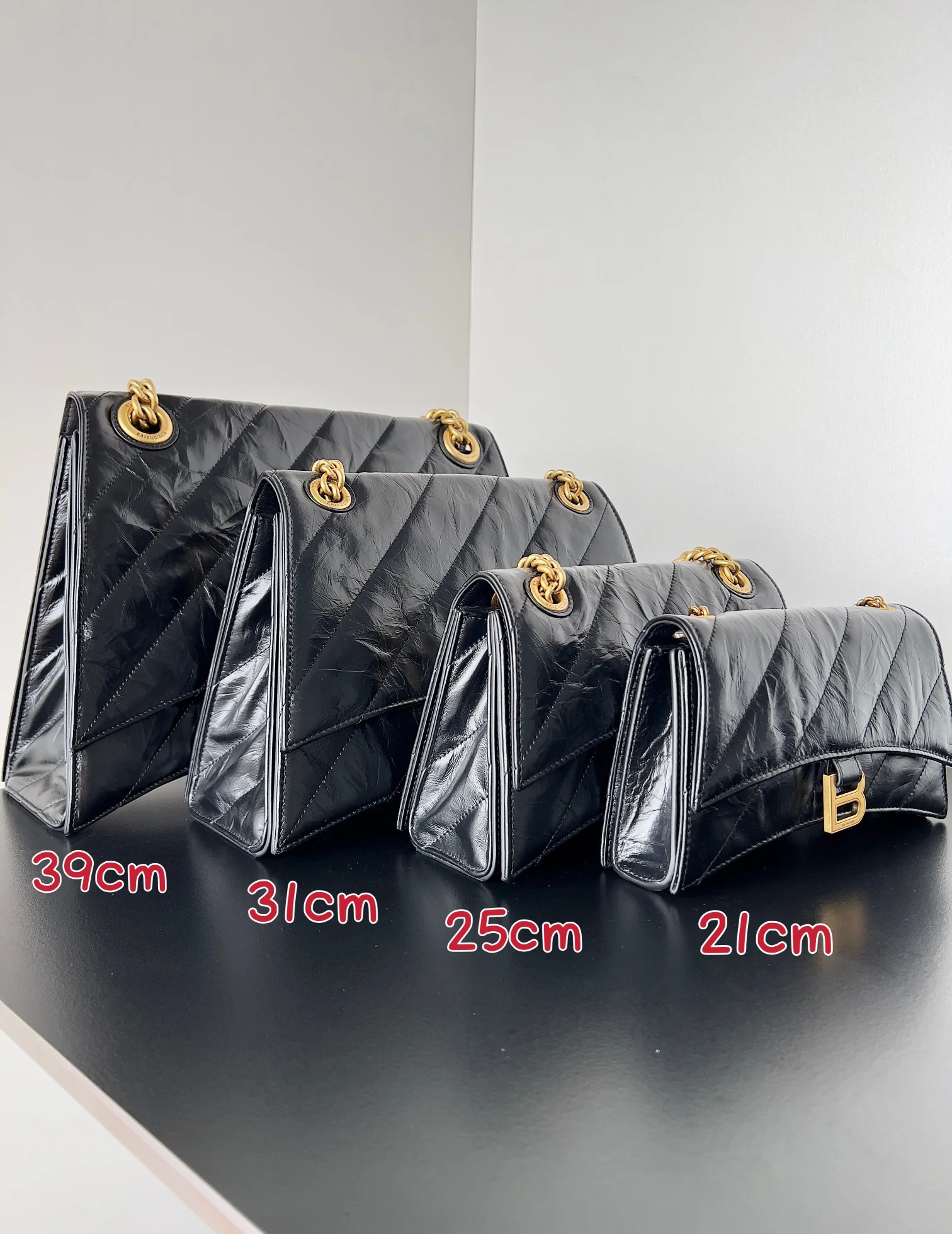 Сумка Balenciaga Chain Hourglass Bag - Маленькая, 25 см - Черная с золотой пряжкой