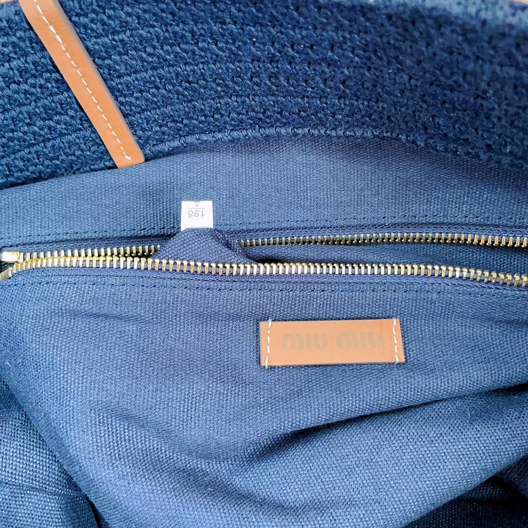 Сумка-шоппер Miu Miu из хлопковой нити, сотканной из соломы.