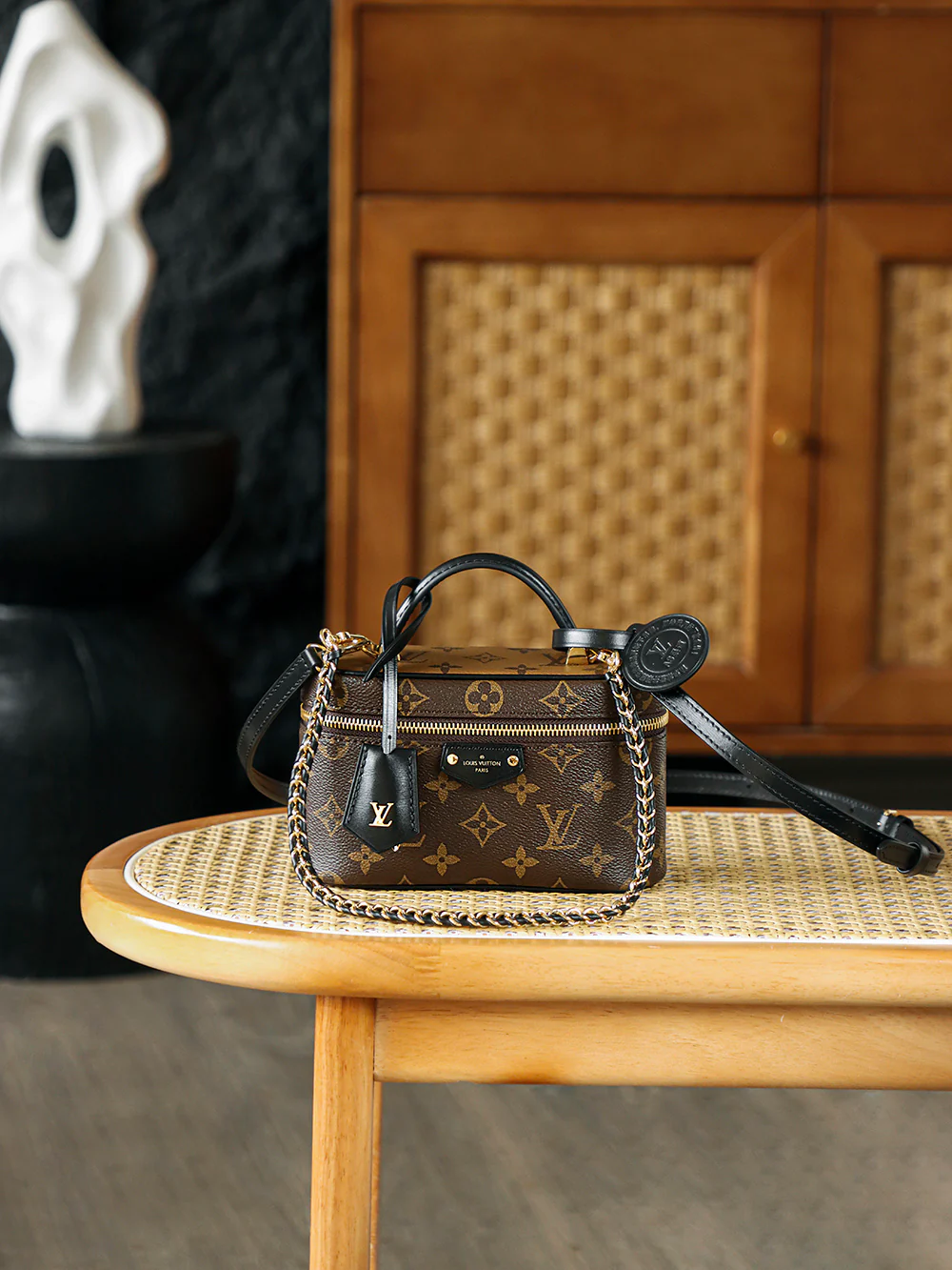 LV-m47125-vanity-chain-pouch handbag-classic monogram