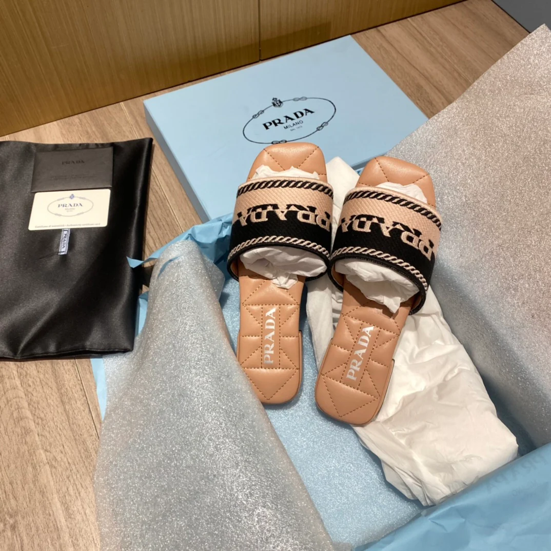 Prada - Вышитые тапочки