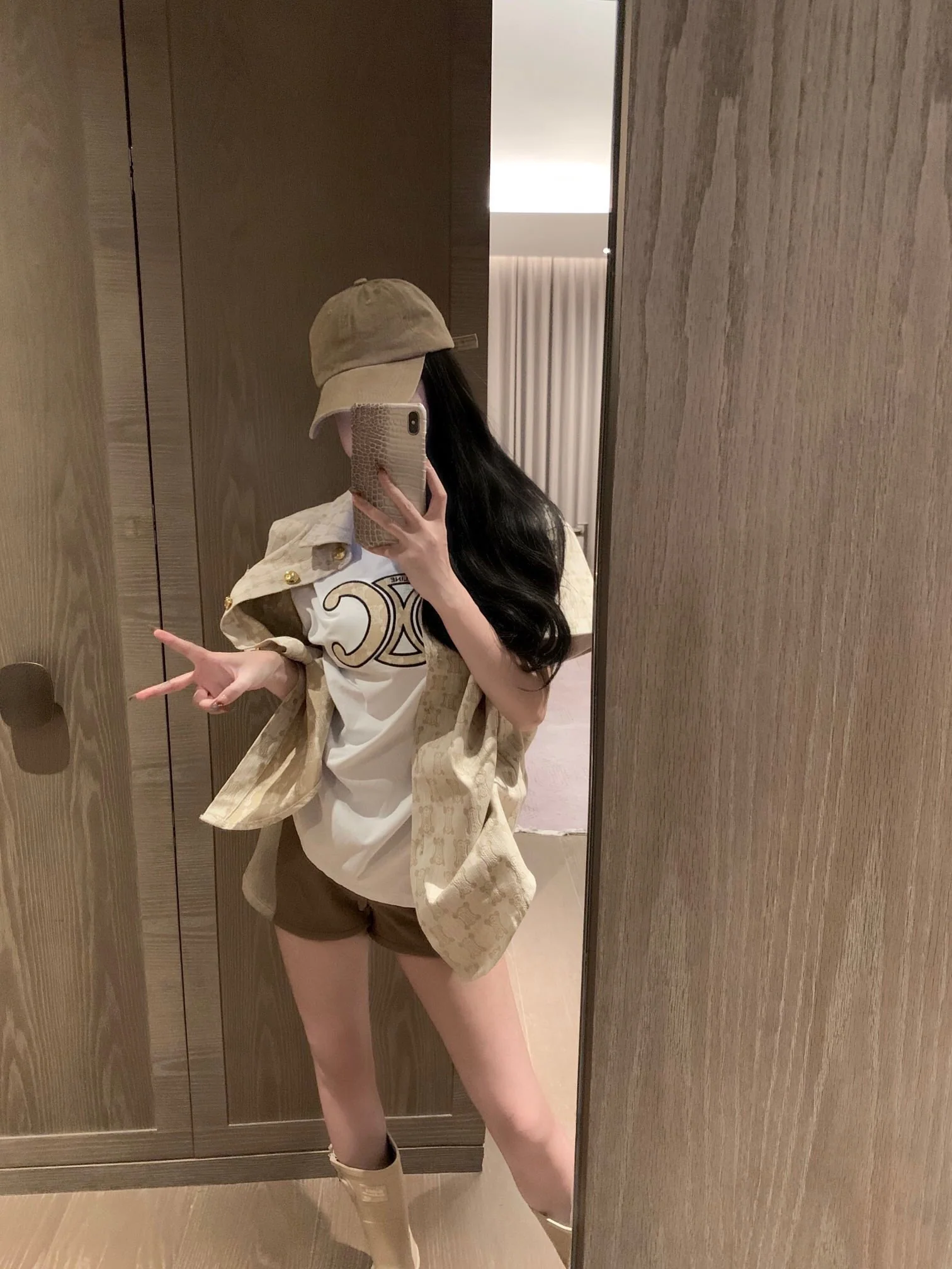 Джинсовая рубашка-куртка Celine-2404 с жаккардовым узором ?Триумфальная арка? — абрикосовый цвет.