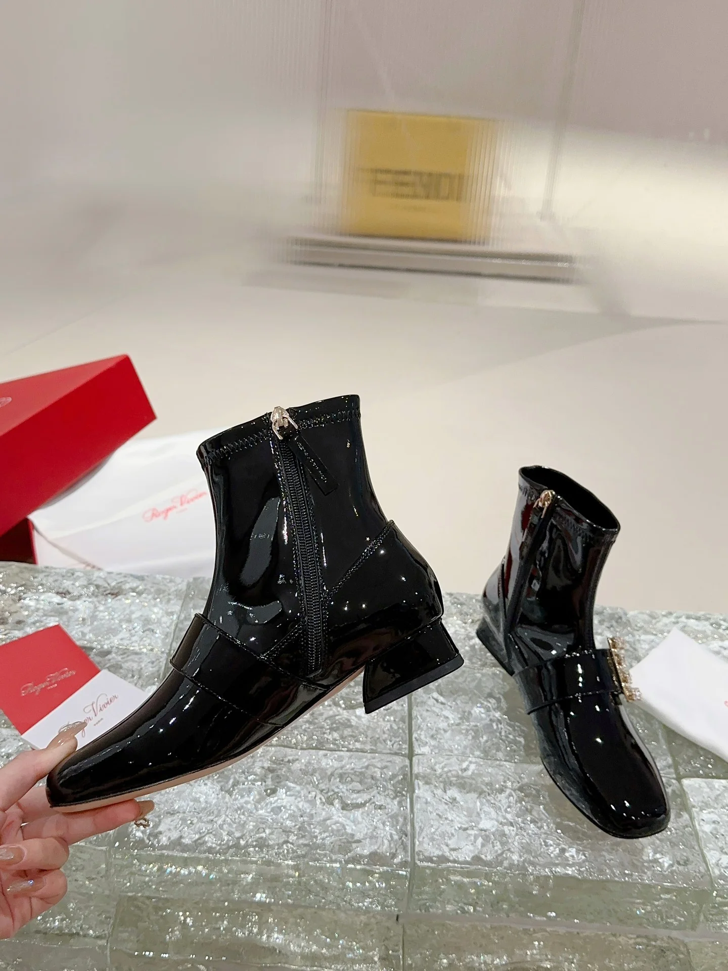 Туфли с квадратным носком и пряжкой - 2024 - Ботильоны на низком каблуке с металлической пряжкой - Черные