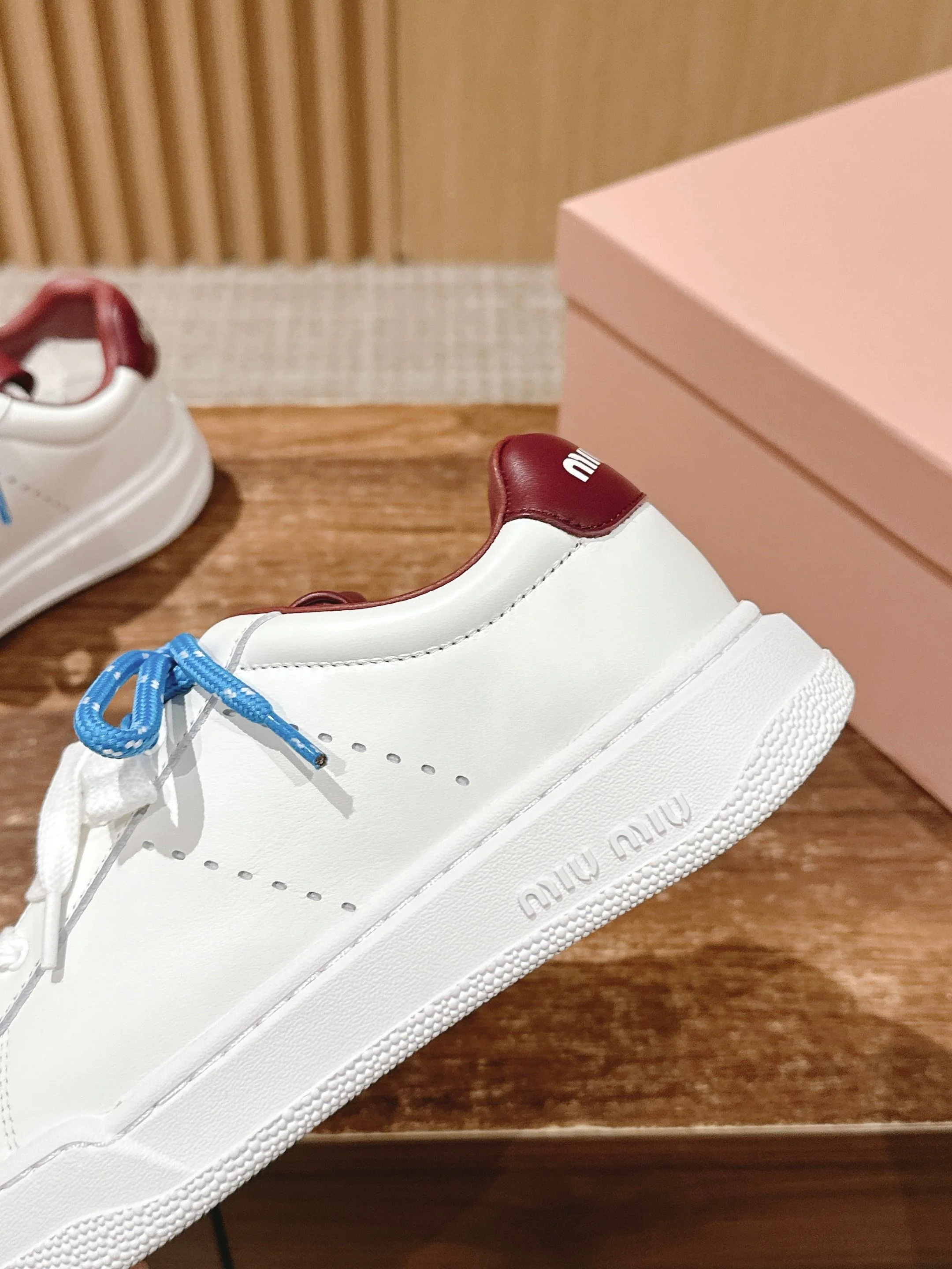 Повседневные кроссовки Miu Miu на шнуровке - синие