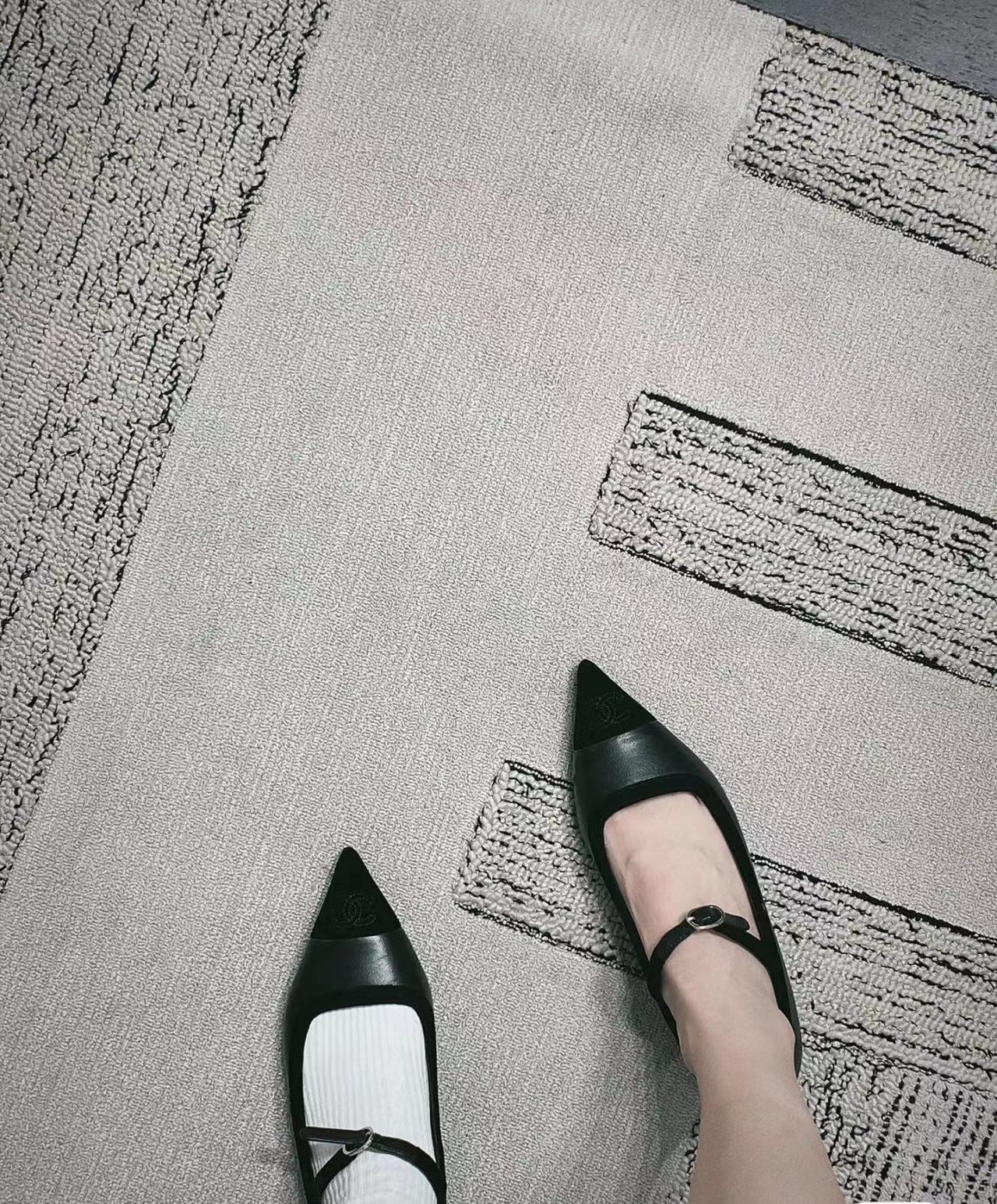 Коллекция Chanel ?Ранняя весна 2022?: балетки с острым носком — фотографии вживую.