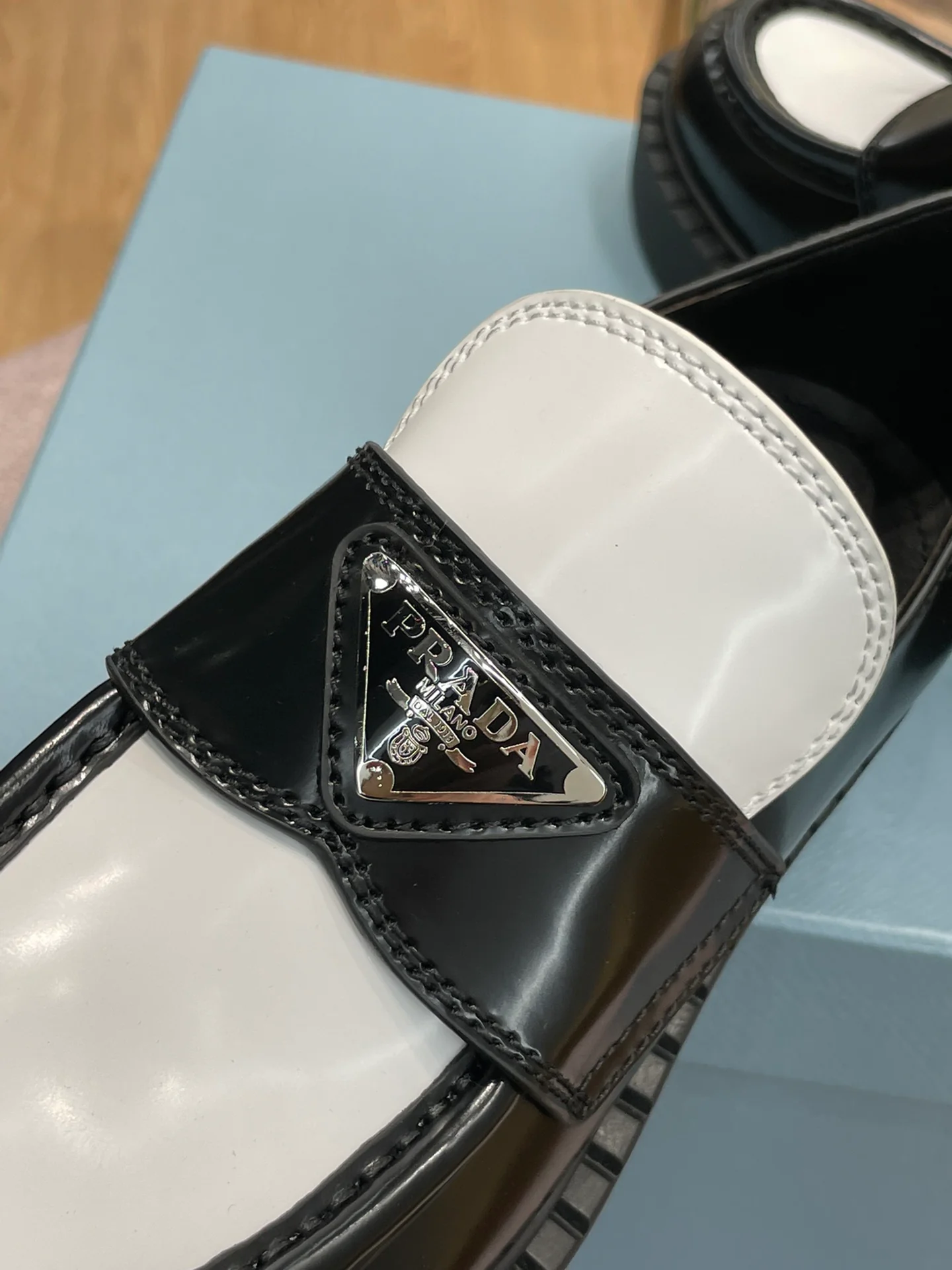 Обувь Prada - Лоферы на платформе Prada - черно-белые