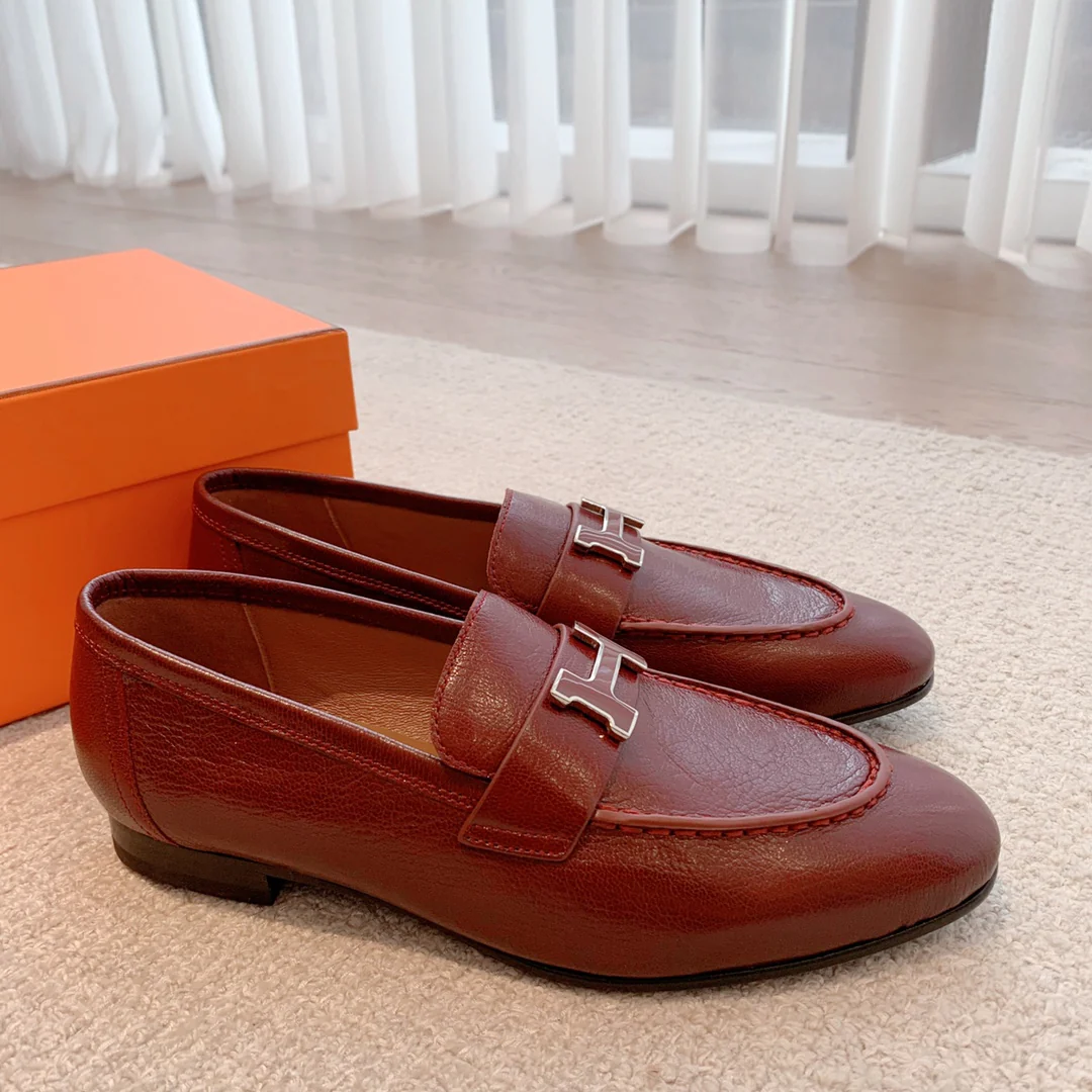 Hermes Весна/Лето 2023: Новый цвет — бордовые кожаные туфли