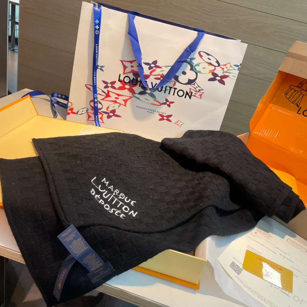 Классический однотонный шарф LV 2024 - черный